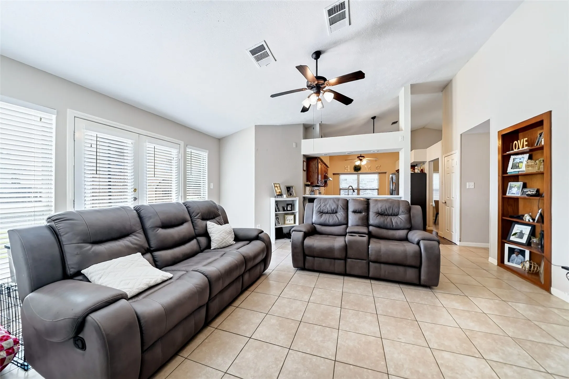 Single Family Residence For Sale in Dallas County , 5814 Winell Drive, Garland, Texas 75043, 4 Bedroom, 2 Bathroom, 2 Garage spaces, 1,912 Sqft, built in 1985, Price $299,000, mls#21352855, Real Estate Agent in Garland, Homes For Sale in Dallas county, Homes For Sale in Garland, Realtor in Garland Texas, Real Estate Brokerage Independent Realty Texas, Luminita Cordes Realtor