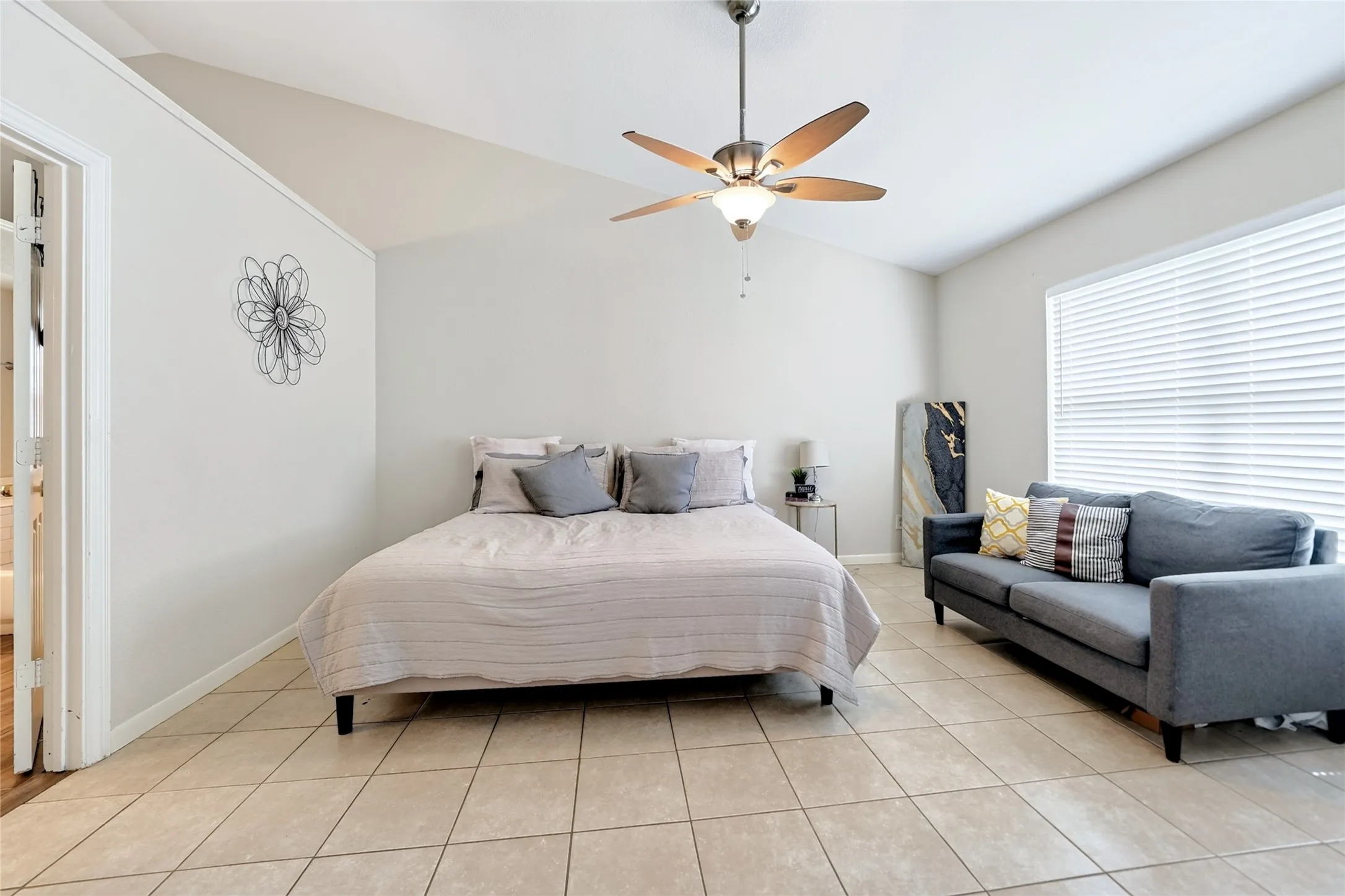 Single Family Residence For Sale in Dallas County , 5814 Winell Drive, Garland, Texas 75043, 4 Bedroom, 2 Bathroom, 2 Garage spaces, 1,912 Sqft, built in 1985, Price $299,000, mls#21352855, Real Estate Agent in Garland, Homes For Sale in Dallas county, Homes For Sale in Garland, Realtor in Garland Texas, Real Estate Brokerage Independent Realty Texas, Luminita Cordes Realtor
