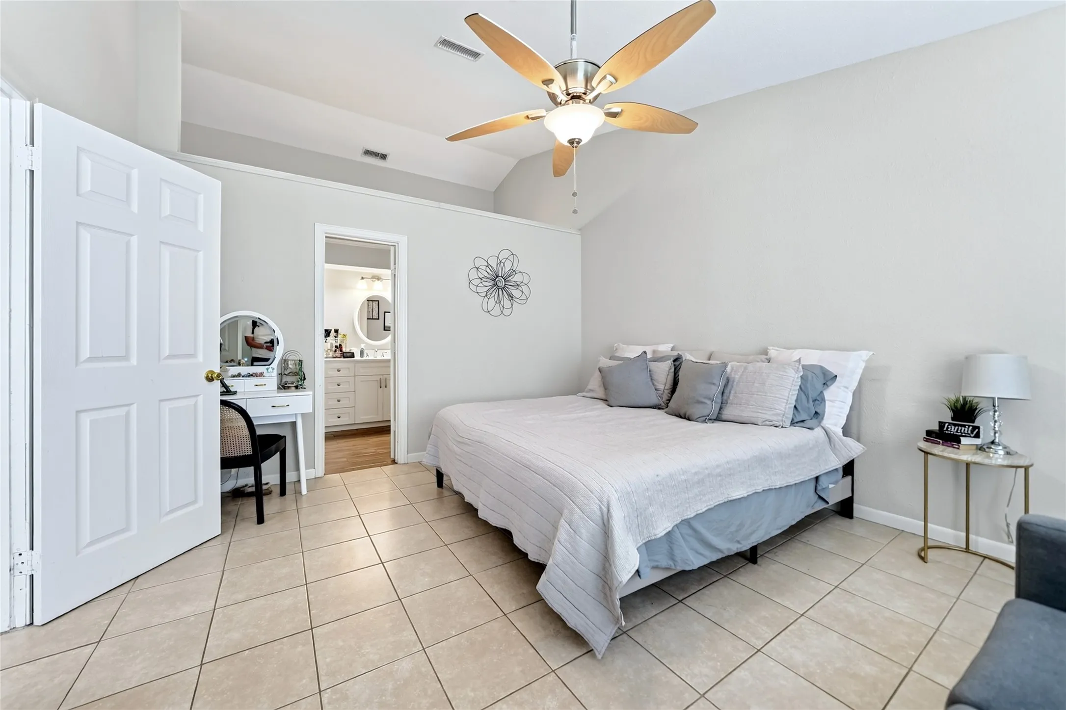 Single Family Residence For Sale in Dallas County , 5814 Winell Drive, Garland, Texas 75043, 4 Bedroom, 2 Bathroom, 2 Garage spaces, 1,912 Sqft, built in 1985, Price $299,000, mls#21352855, Real Estate Agent in Garland, Homes For Sale in Dallas county, Homes For Sale in Garland, Realtor in Garland Texas, Real Estate Brokerage Independent Realty Texas, Luminita Cordes Realtor