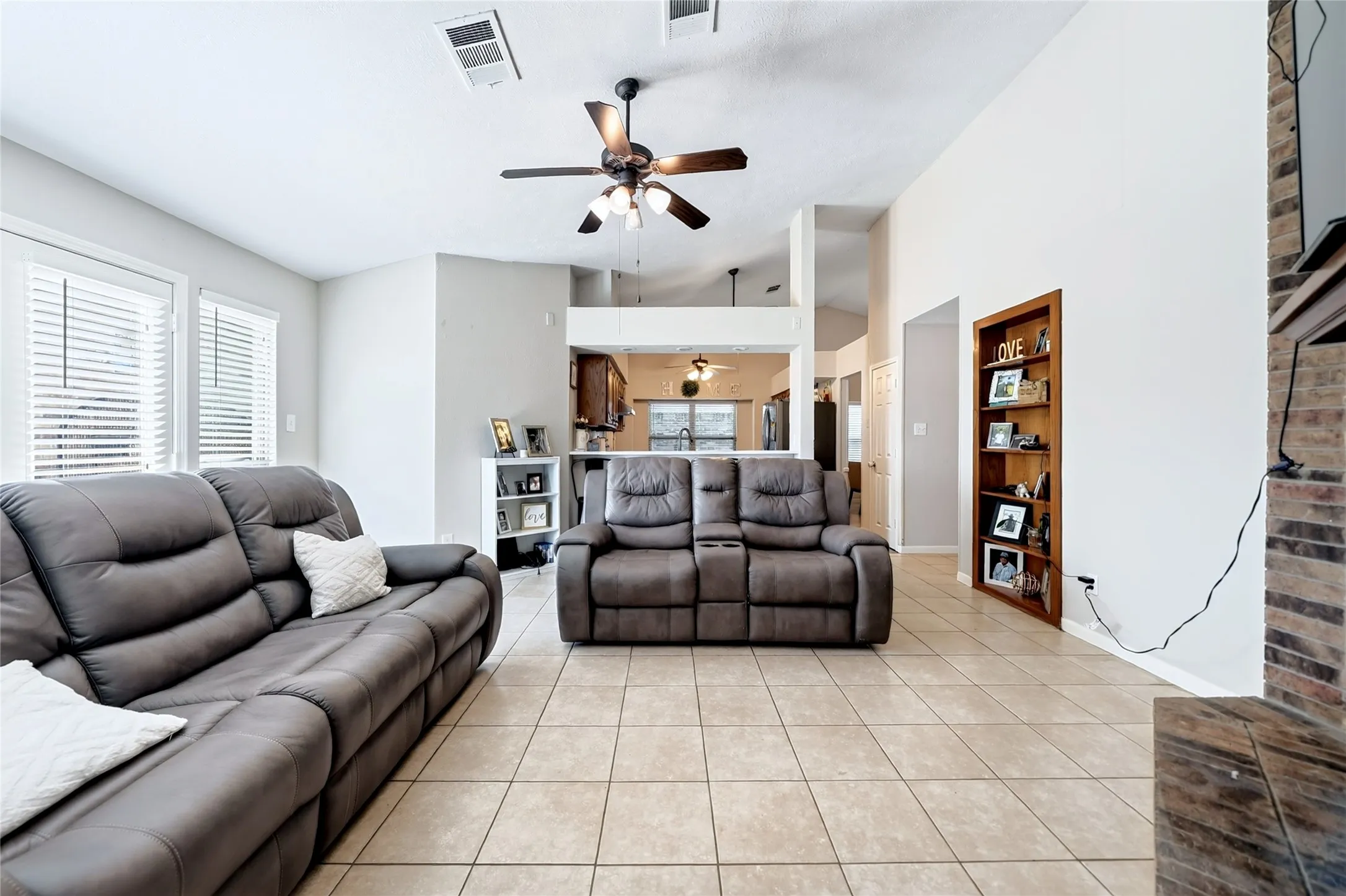 Single Family Residence For Sale in Dallas County , 5814 Winell Drive, Garland, Texas 75043, 4 Bedroom, 2 Bathroom, 2 Garage spaces, 1,912 Sqft, built in 1985, Price $299,000, mls#21352855, Real Estate Agent in Garland, Homes For Sale in Dallas county, Homes For Sale in Garland, Realtor in Garland Texas, Real Estate Brokerage Independent Realty Texas, Luminita Cordes Realtor