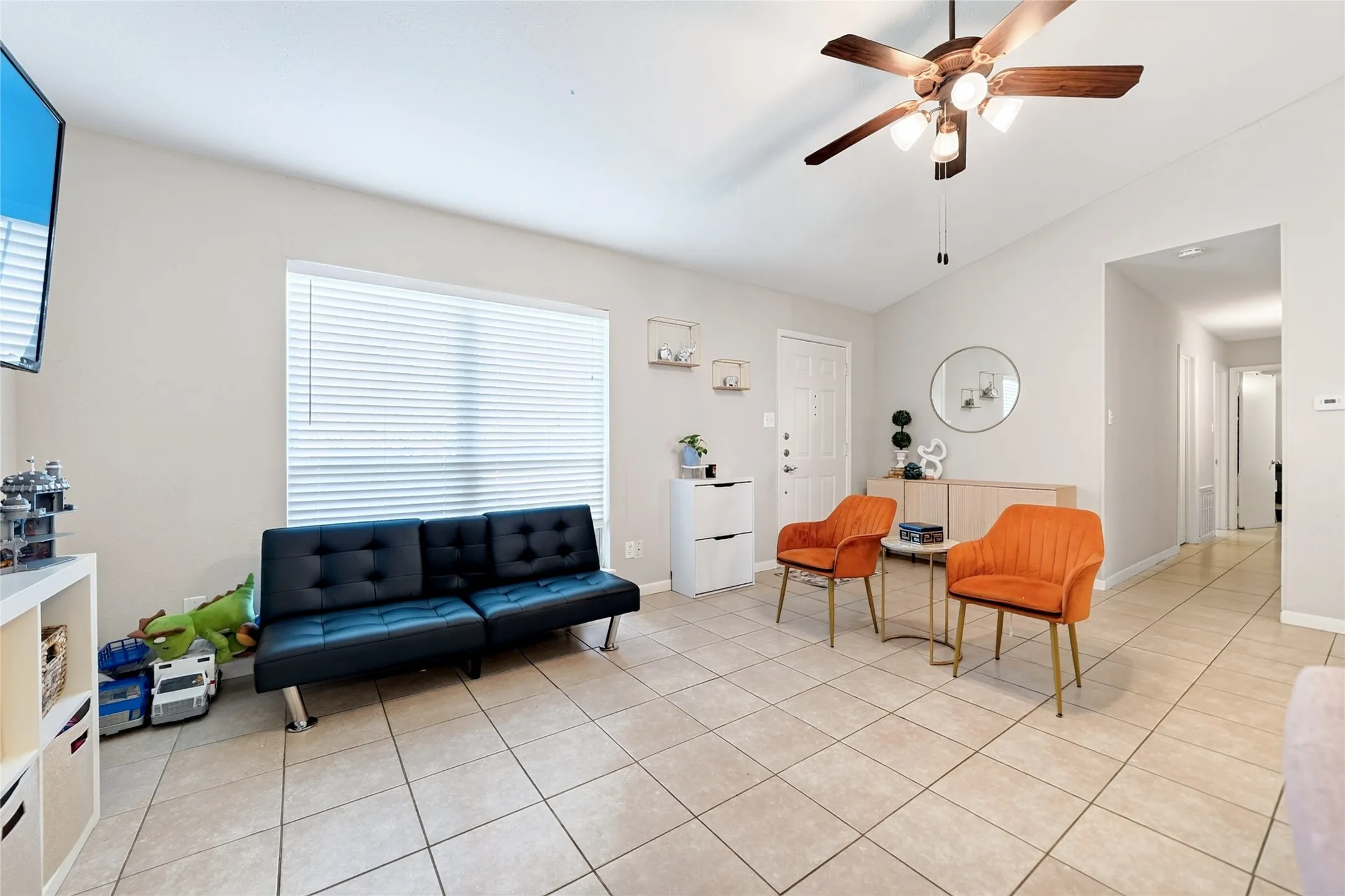 Single Family Residence For Sale in Dallas County , 5814 Winell Drive, Garland, Texas 75043, 4 Bedroom, 2 Bathroom, 2 Garage spaces, 1,912 Sqft, built in 1985, Price $299,000, mls#21352855, Real Estate Agent in Garland, Homes For Sale in Dallas county, Homes For Sale in Garland, Realtor in Garland Texas, Real Estate Brokerage Independent Realty Texas, Luminita Cordes Realtor