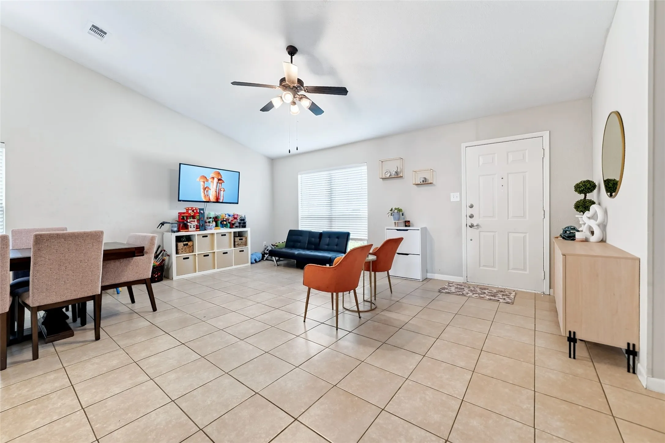Single Family Residence For Sale in Dallas County , 5814 Winell Drive, Garland, Texas 75043, 4 Bedroom, 2 Bathroom, 2 Garage spaces, 1,912 Sqft, built in 1985, Price $299,000, mls#21352855, Real Estate Agent in Garland, Homes For Sale in Dallas county, Homes For Sale in Garland, Realtor in Garland Texas, Real Estate Brokerage Independent Realty Texas, Luminita Cordes Realtor