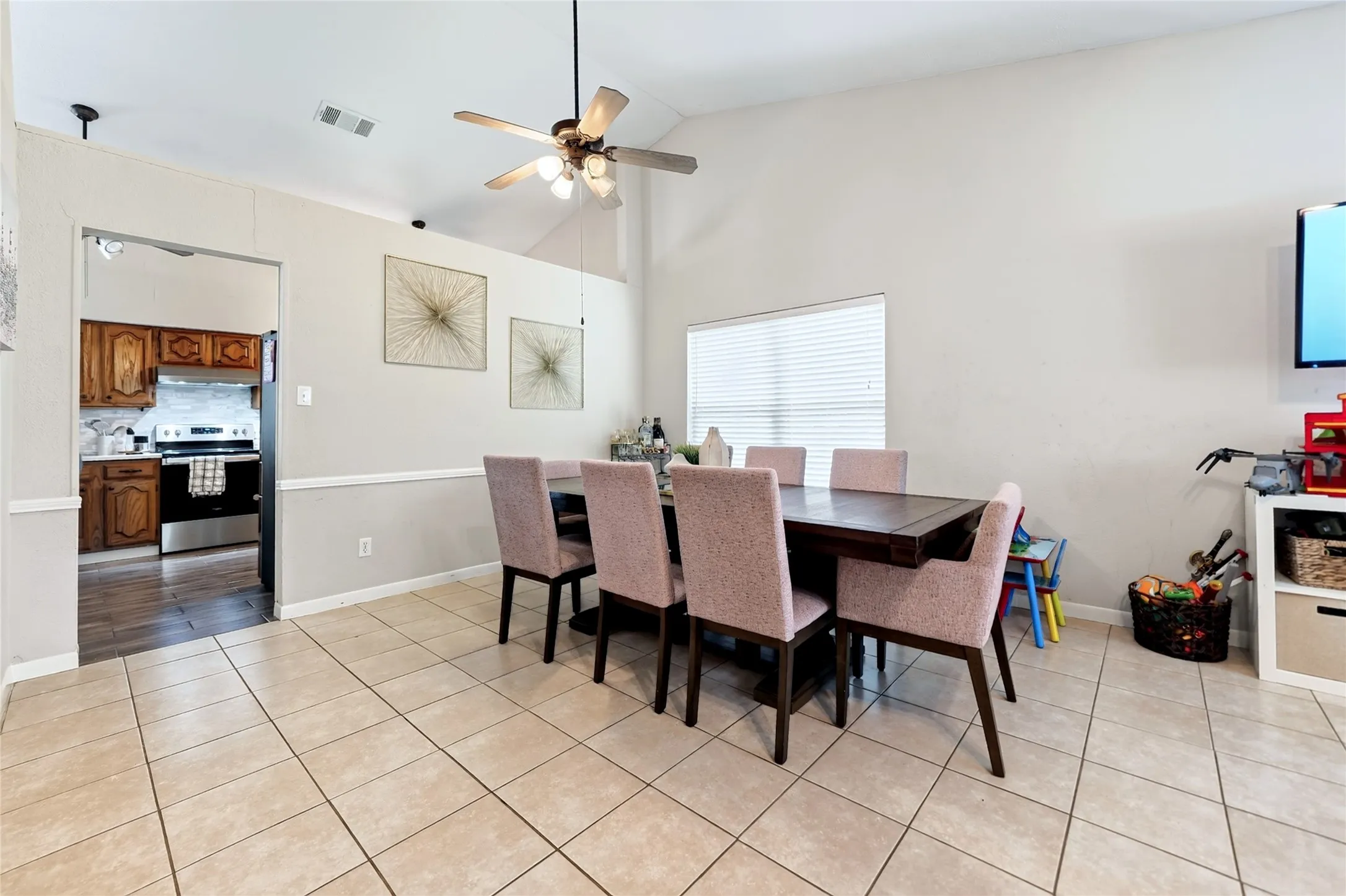 Single Family Residence For Sale in Dallas County , 5814 Winell Drive, Garland, Texas 75043, 4 Bedroom, 2 Bathroom, 2 Garage spaces, 1,912 Sqft, built in 1985, Price $299,000, mls#21352855, Real Estate Agent in Garland, Homes For Sale in Dallas county, Homes For Sale in Garland, Realtor in Garland Texas, Real Estate Brokerage Independent Realty Texas, Luminita Cordes Realtor