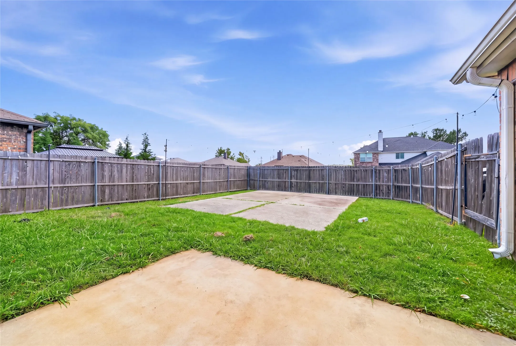 Single Family Residence For Sale in Dallas County , 5814 Winell Drive, Garland, Texas 75043, 4 Bedroom, 2 Bathroom, 2 Garage spaces, 1,912 Sqft, built in 1985, Price $299,000, mls#21352855, Real Estate Agent in Garland, Homes For Sale in Dallas county, Homes For Sale in Garland, Realtor in Garland Texas, Real Estate Brokerage Independent Realty Texas, Luminita Cordes Realtor
