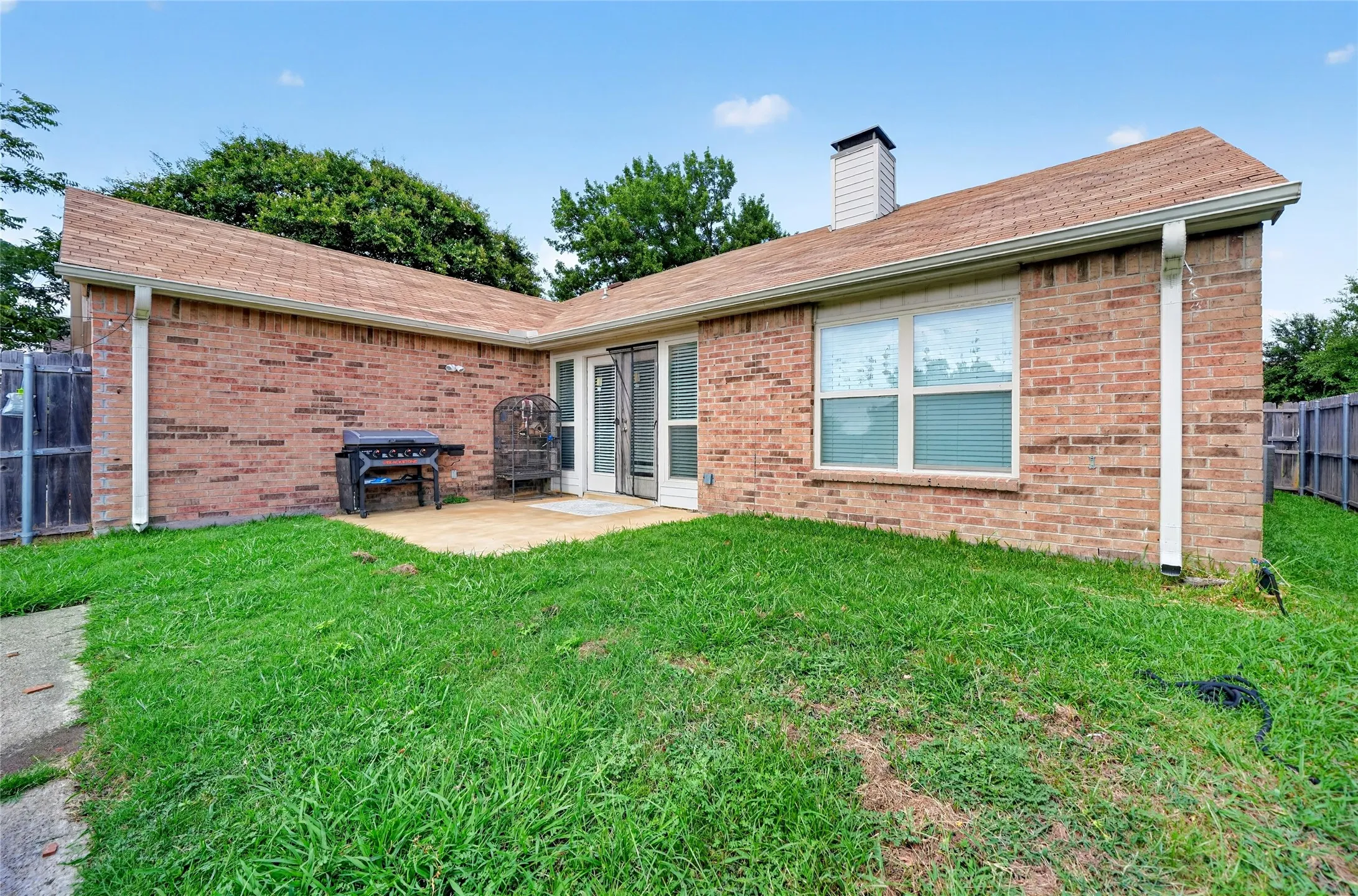 Single Family Residence For Sale in Dallas County , 5814 Winell Drive, Garland, Texas 75043, 4 Bedroom, 2 Bathroom, 2 Garage spaces, 1,912 Sqft, built in 1985, Price $299,000, mls#21352855, Real Estate Agent in Garland, Homes For Sale in Dallas county, Homes For Sale in Garland, Realtor in Garland Texas, Real Estate Brokerage Independent Realty Texas, Luminita Cordes Realtor