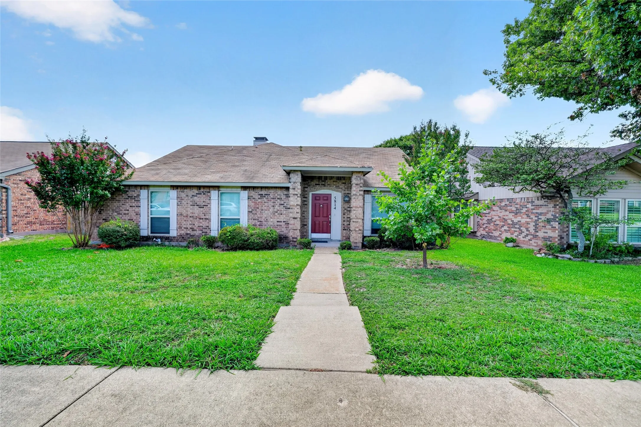 Single Family Residence For Sale in Dallas County , 5814 Winell Drive, Garland, Texas 75043, 4 Bedroom, 2 Bathroom, 2 Garage spaces, 1,912 Sqft, built in 1985, Price $299,000, mls#21352855, Real Estate Agent in Garland, Homes For Sale in Dallas county, Homes For Sale in Garland, Realtor in Garland Texas, Real Estate Brokerage Independent Realty Texas, Luminita Cordes Realtor