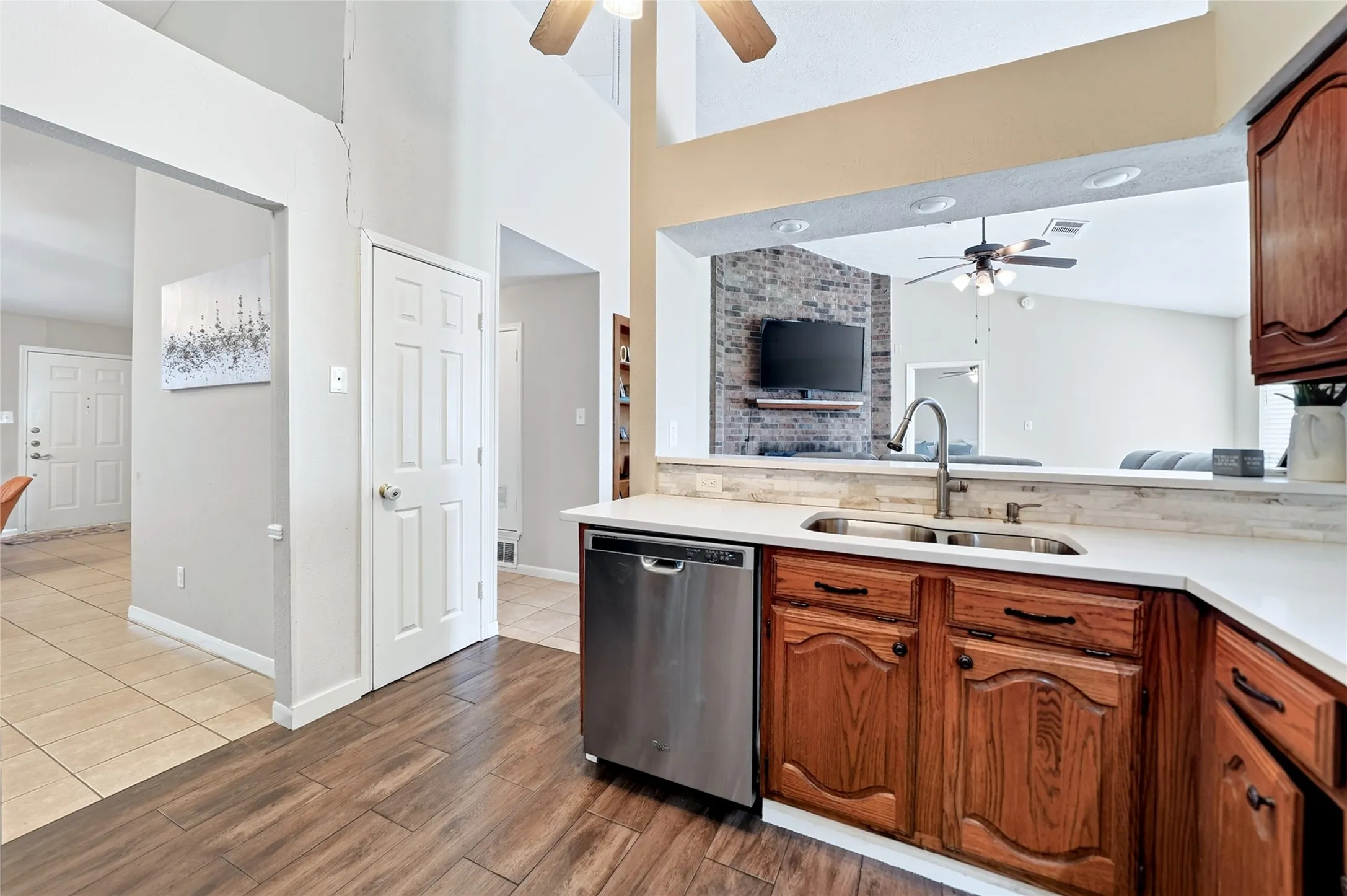 Single Family Residence For Sale in Dallas County , 5814 Winell Drive, Garland, Texas 75043, 4 Bedroom, 2 Bathroom, 2 Garage spaces, 1,912 Sqft, built in 1985, Price $299,000, mls#21352855, Real Estate Agent in Garland, Homes For Sale in Dallas county, Homes For Sale in Garland, Realtor in Garland Texas, Real Estate Brokerage Independent Realty Texas, Luminita Cordes Realtor
