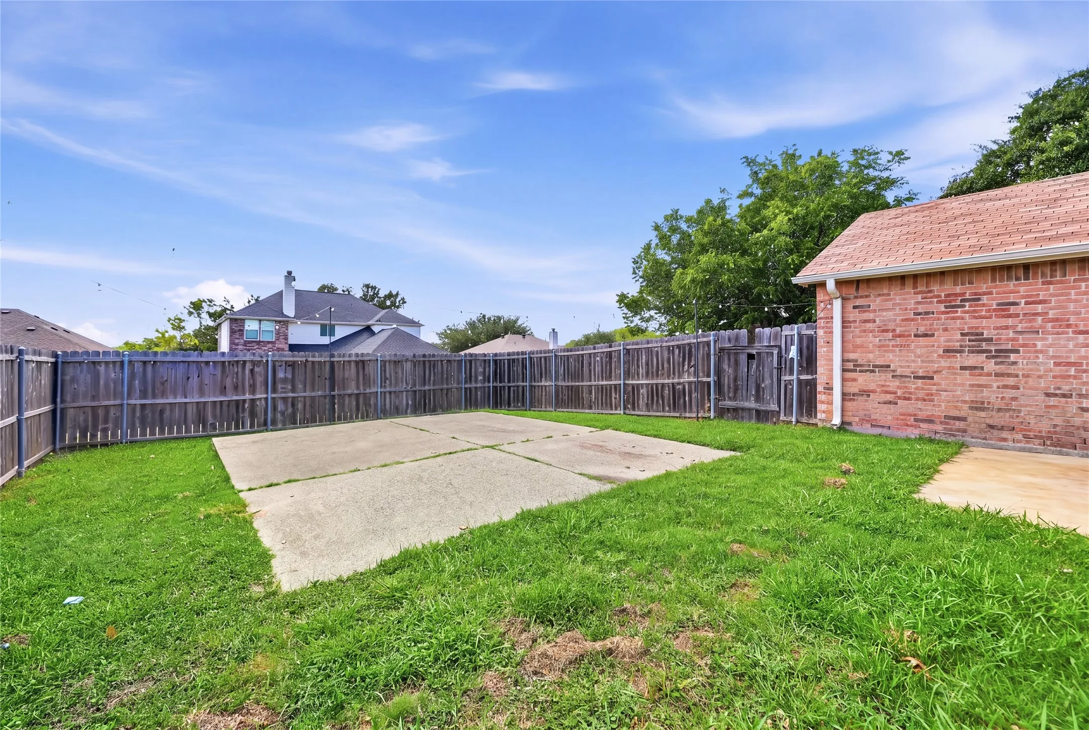 Single Family Residence For Sale in Dallas County , 5814 Winell Drive, Garland, Texas 75043, 4 Bedroom, 2 Bathroom, 2 Garage spaces, 1,912 Sqft, built in 1985, Price $299,000, mls#21352855, Real Estate Agent in Garland, Homes For Sale in Dallas county, Homes For Sale in Garland, Realtor in Garland Texas, Real Estate Brokerage Independent Realty Texas, Luminita Cordes Realtor