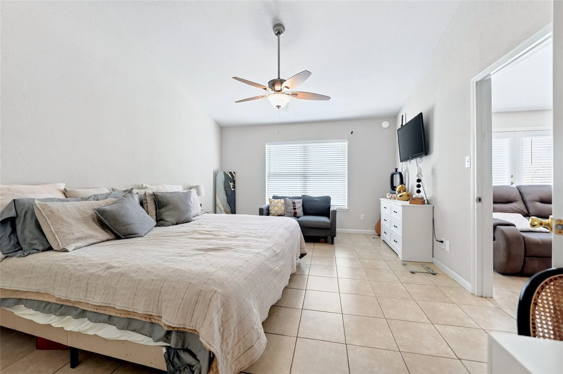 Single Family Residence For Sale in Dallas County , 5814 Winell Drive, Garland, Texas 75043, 4 Bedroom, 2 Bathroom, 2 Garage spaces, 1,912 Sqft, built in 1985, Price $299,000, mls#21352855, Real Estate Agent in Garland, Homes For Sale in Dallas county, Homes For Sale in Garland, Realtor in Garland Texas, Real Estate Brokerage Independent Realty Texas, Luminita Cordes Realtor
