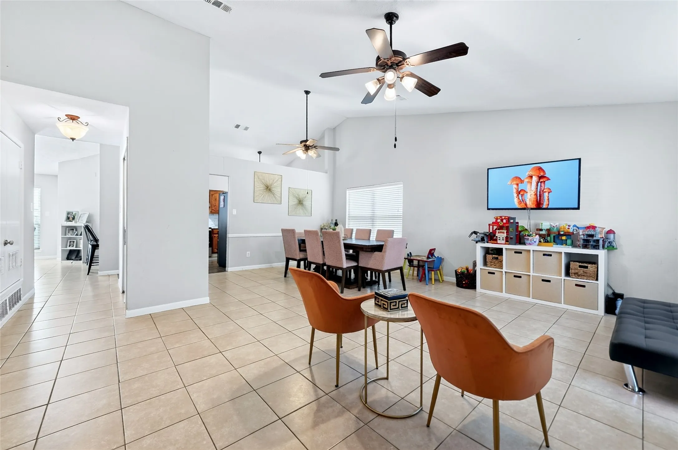Single Family Residence For Sale in Dallas County , 5814 Winell Drive, Garland, Texas 75043, 4 Bedroom, 2 Bathroom, 2 Garage spaces, 1,912 Sqft, built in 1985, Price $299,000, mls#21352855, Real Estate Agent in Garland, Homes For Sale in Dallas county, Homes For Sale in Garland, Realtor in Garland Texas, Real Estate Brokerage Independent Realty Texas, Luminita Cordes Realtor