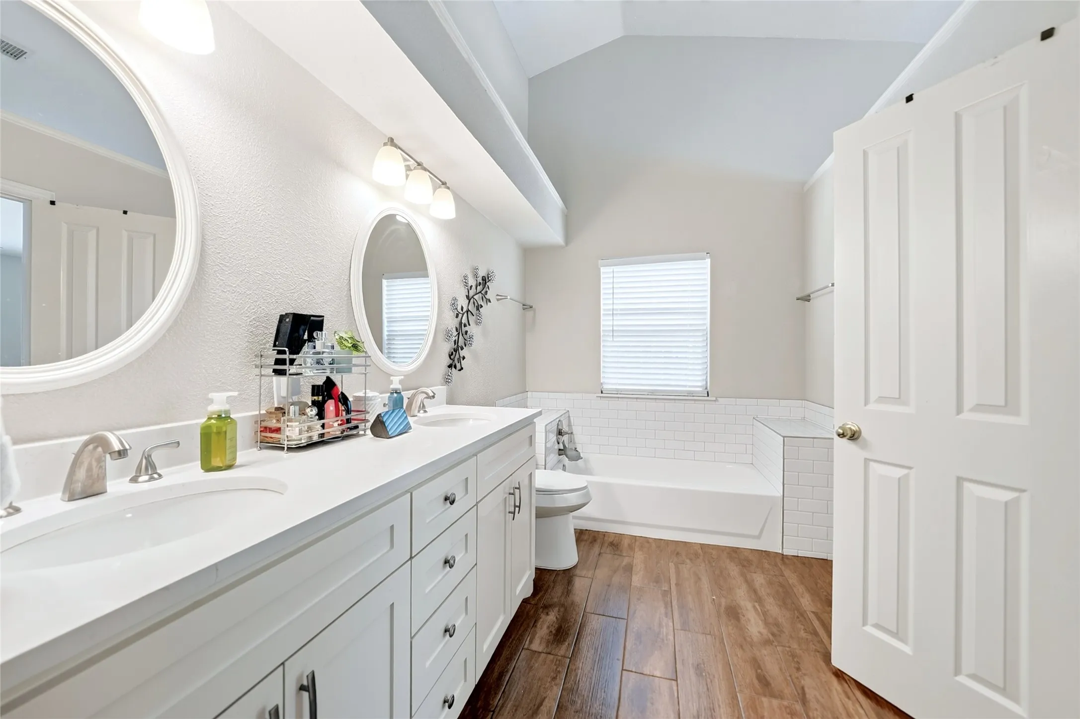 Single Family Residence For Sale in Dallas County , 5814 Winell Drive, Garland, Texas 75043, 4 Bedroom, 2 Bathroom, 2 Garage spaces, 1,912 Sqft, built in 1985, Price $299,000, mls#21352855, Real Estate Agent in Garland, Homes For Sale in Dallas county, Homes For Sale in Garland, Realtor in Garland Texas, Real Estate Brokerage Independent Realty Texas, Luminita Cordes Realtor
