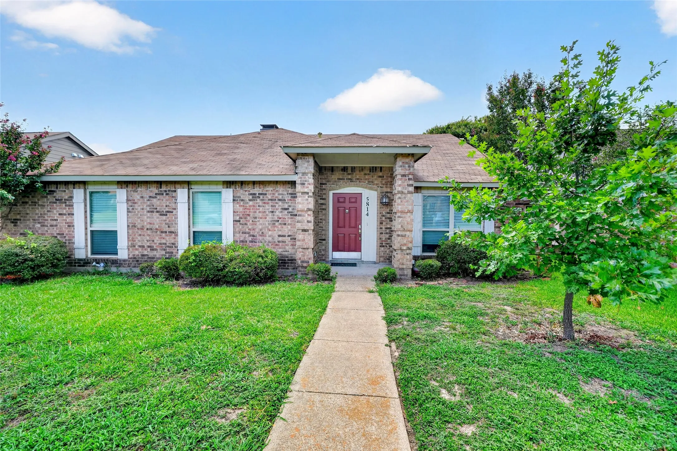 Single Family Residence For Sale in Dallas County , 5814 Winell Drive, Garland, Texas 75043, 4 Bedroom, 2 Bathroom, 2 Garage spaces, 1,912 Sqft, built in 1985, Price $299,000, mls#21352855, Real Estate Agent in Garland, Homes For Sale in Dallas county, Homes For Sale in Garland, Realtor in Garland Texas, Real Estate Brokerage Independent Realty Texas, Luminita Cordes Realtor