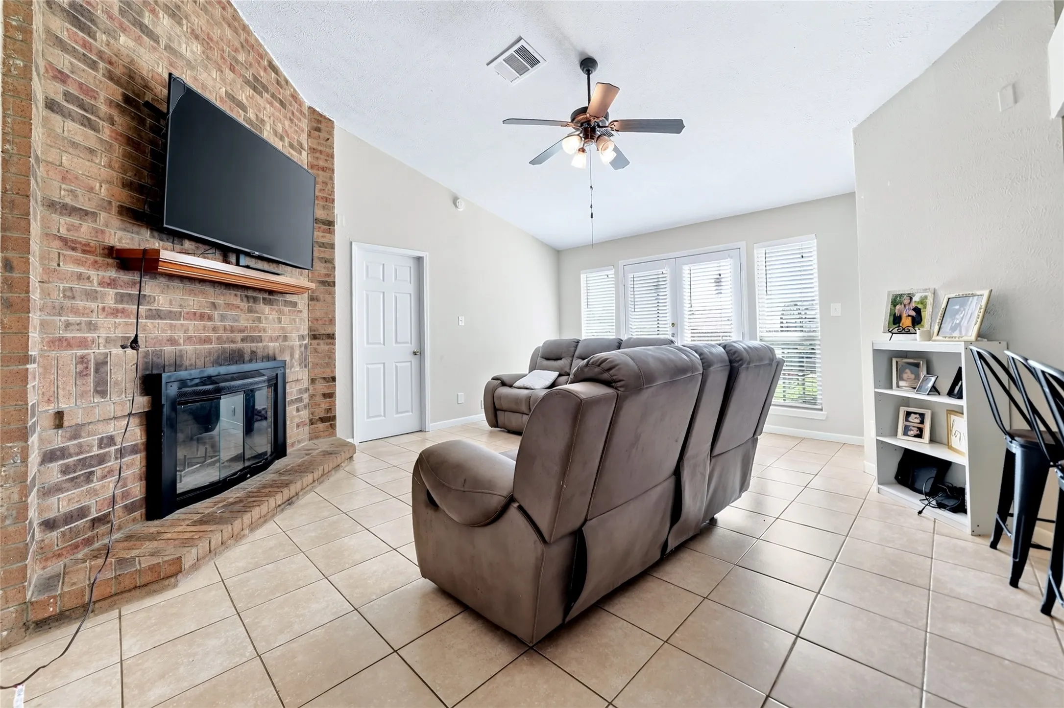 Single Family Residence For Sale in Dallas County , 5814 Winell Drive, Garland, Texas 75043, 4 Bedroom, 2 Bathroom, 2 Garage spaces, 1,912 Sqft, built in 1985, Price $299,000, mls#21352855, Real Estate Agent in Garland, Homes For Sale in Dallas county, Homes For Sale in Garland, Realtor in Garland Texas, Real Estate Brokerage Independent Realty Texas, Luminita Cordes Realtor