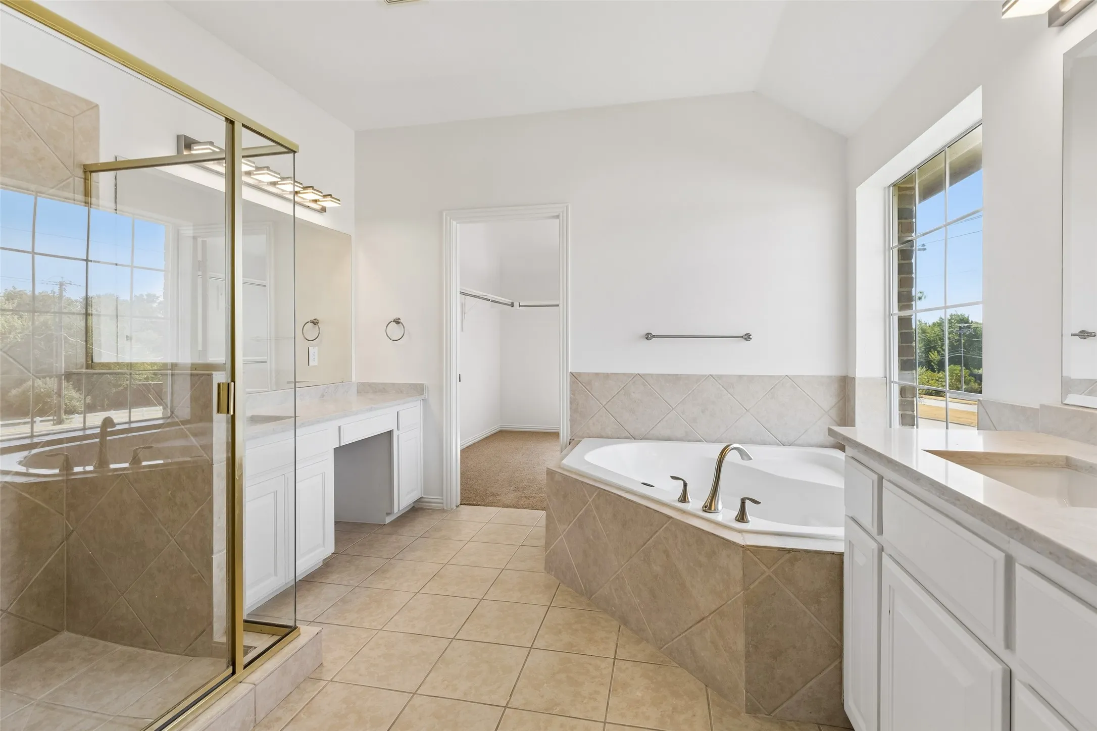 Single Family Residence For Sale in Dallas County , 7101 Dutch Elm Court, Garland, Texas 75044, 5 Bedroom, 4 Bathroom, 2 Garage spaces, 3,643 Sqft, built in 2001, mls#21351832, Real Estate Agent in Garland, Homes For Sale in Dallas county, Homes For Sale in Garland, Realtor in Garland Texas, Real Estate Brokerage Independent Realty Texas, Luminita Cordes Realtor