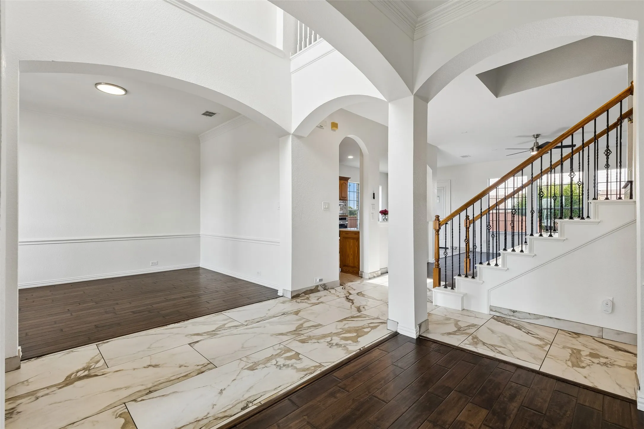 Single Family Residence For Sale in Dallas County , 7101 Dutch Elm Court, Garland, Texas 75044, 5 Bedroom, 4 Bathroom, 2 Garage spaces, 3,643 Sqft, built in 2001, mls#21351832, Real Estate Agent in Garland, Homes For Sale in Dallas county, Homes For Sale in Garland, Realtor in Garland Texas, Real Estate Brokerage Independent Realty Texas, Luminita Cordes Realtor