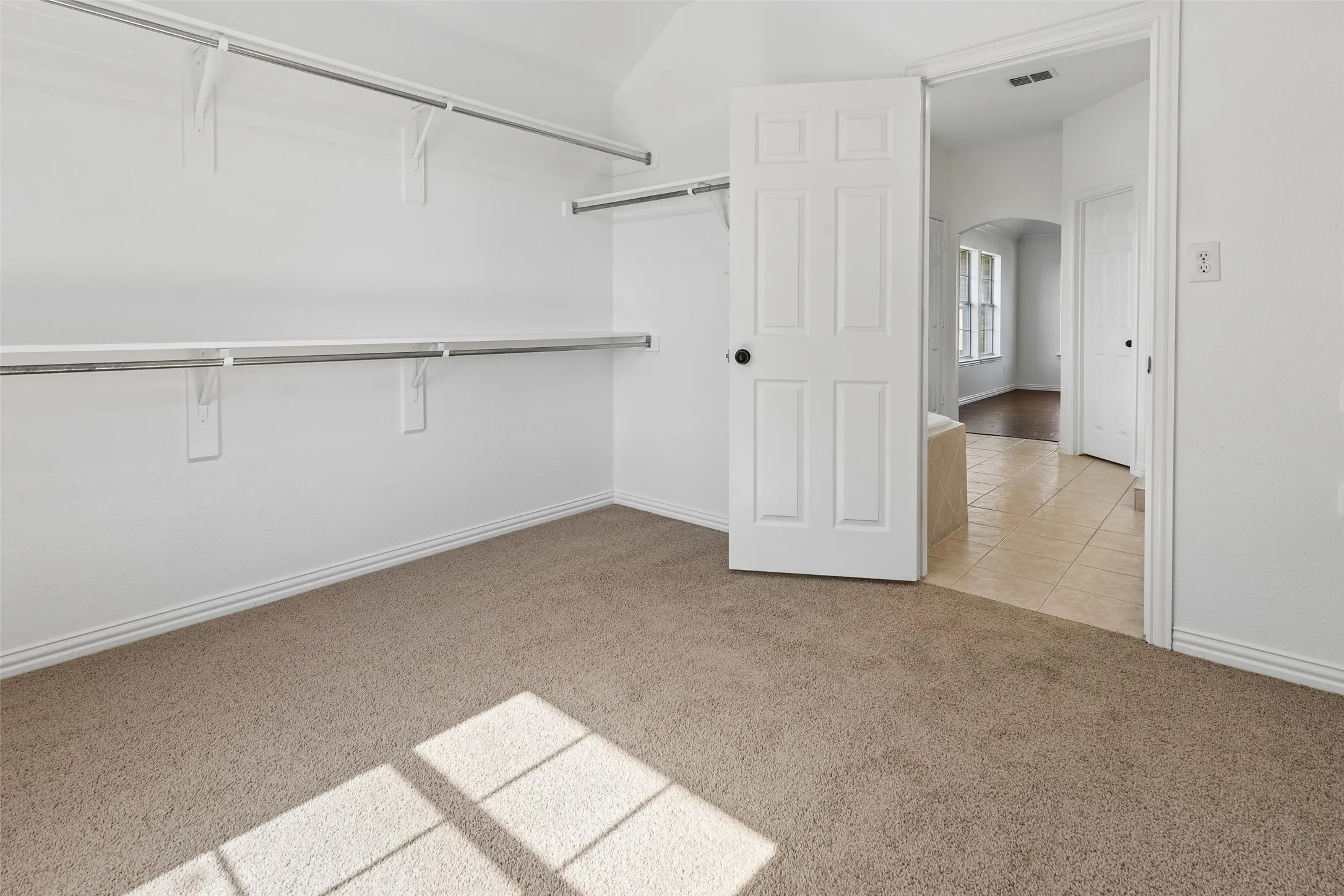 Single Family Residence For Sale in Dallas County , 7101 Dutch Elm Court, Garland, Texas 75044, 5 Bedroom, 4 Bathroom, 2 Garage spaces, 3,643 Sqft, built in 2001, mls#21351832, Real Estate Agent in Garland, Homes For Sale in Dallas county, Homes For Sale in Garland, Realtor in Garland Texas, Real Estate Brokerage Independent Realty Texas, Luminita Cordes Realtor