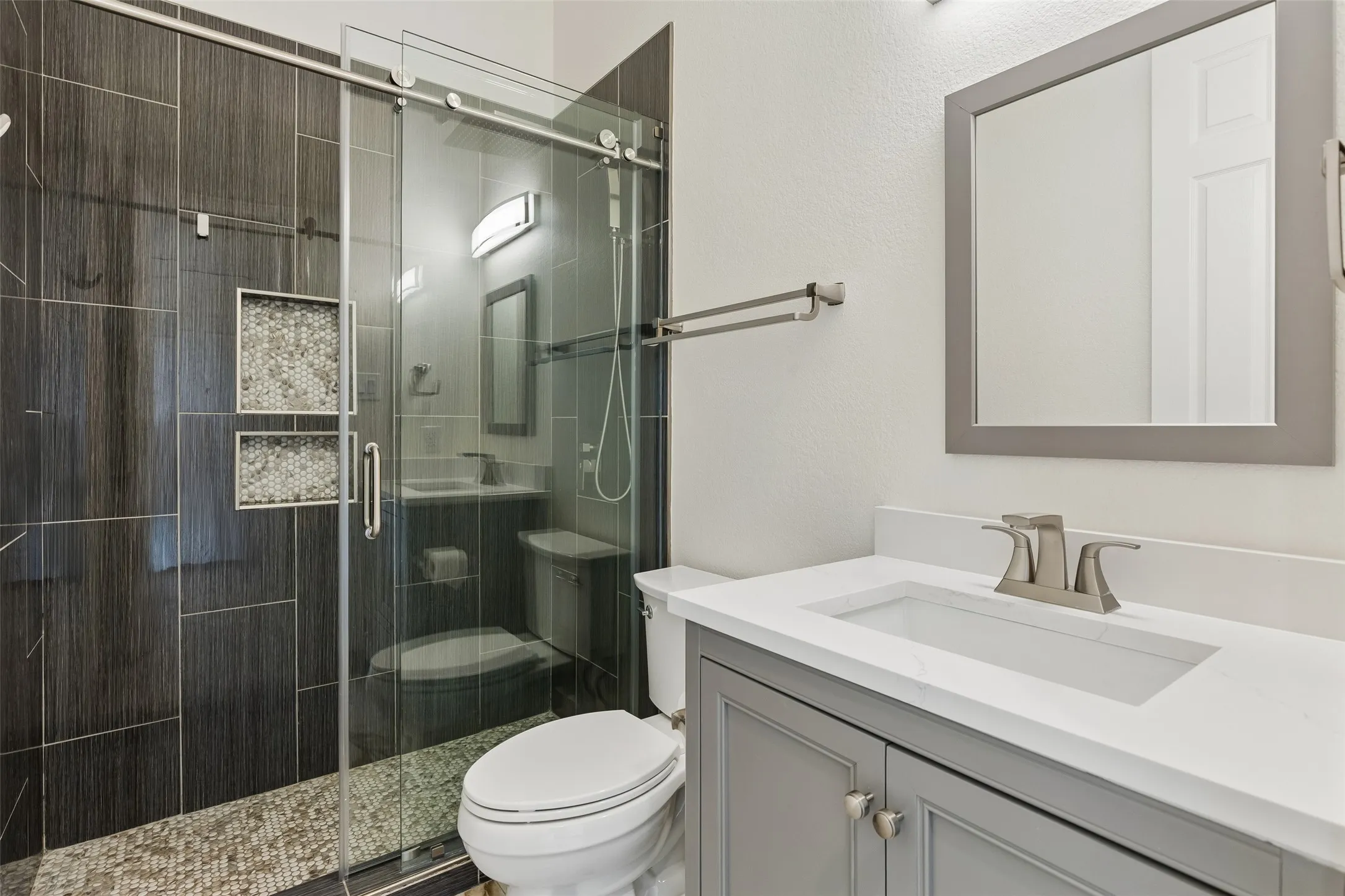 Single Family Residence For Sale in Dallas County , 7101 Dutch Elm Court, Garland, Texas 75044, 5 Bedroom, 4 Bathroom, 2 Garage spaces, 3,643 Sqft, built in 2001, mls#21351832, Real Estate Agent in Garland, Homes For Sale in Dallas county, Homes For Sale in Garland, Realtor in Garland Texas, Real Estate Brokerage Independent Realty Texas, Luminita Cordes Realtor