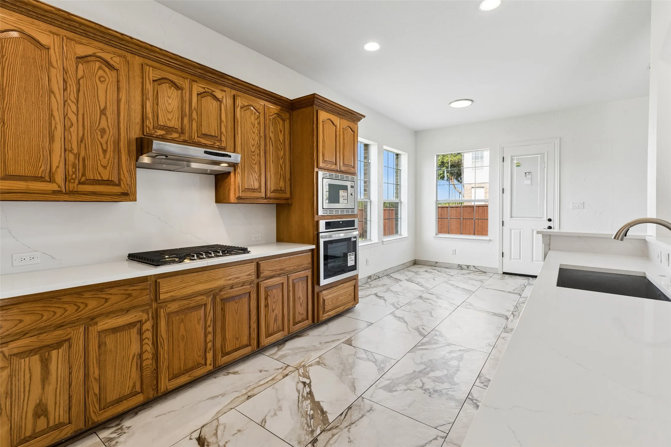 Single Family Residence For Sale in Dallas County , 7101 Dutch Elm Court, Garland, Texas 75044, 5 Bedroom, 4 Bathroom, 2 Garage spaces, 3,643 Sqft, built in 2001, mls#21351832, Real Estate Agent in Garland, Homes For Sale in Dallas county, Homes For Sale in Garland, Realtor in Garland Texas, Real Estate Brokerage Independent Realty Texas, Luminita Cordes Realtor