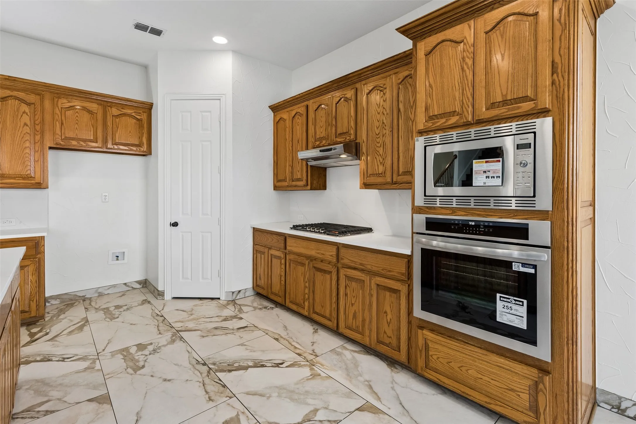 Single Family Residence For Sale in Dallas County , 7101 Dutch Elm Court, Garland, Texas 75044, 5 Bedroom, 4 Bathroom, 2 Garage spaces, 3,643 Sqft, built in 2001, mls#21351832, Real Estate Agent in Garland, Homes For Sale in Dallas county, Homes For Sale in Garland, Realtor in Garland Texas, Real Estate Brokerage Independent Realty Texas, Luminita Cordes Realtor