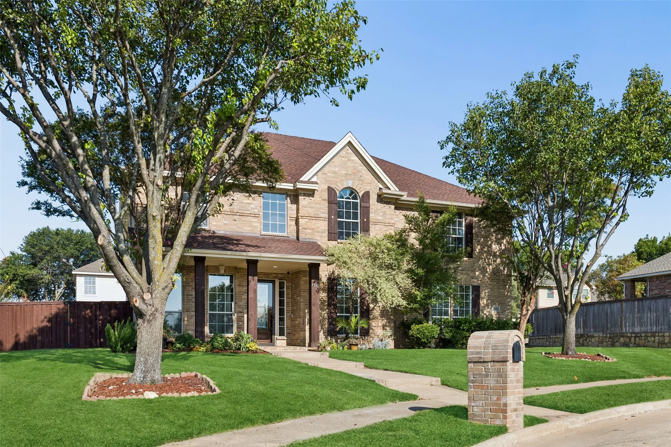 Single Family Residence For Sale in Dallas County , 7101 Dutch Elm Court, Garland, Texas 75044, 5 Bedroom, 4 Bathroom, 2 Garage spaces, 3,643 Sqft, built in 2001, mls#21351832, Real Estate Agent in Garland, Homes For Sale in Dallas county, Homes For Sale in Garland, Realtor in Garland Texas, Real Estate Brokerage Independent Realty Texas, Luminita Cordes Realtor