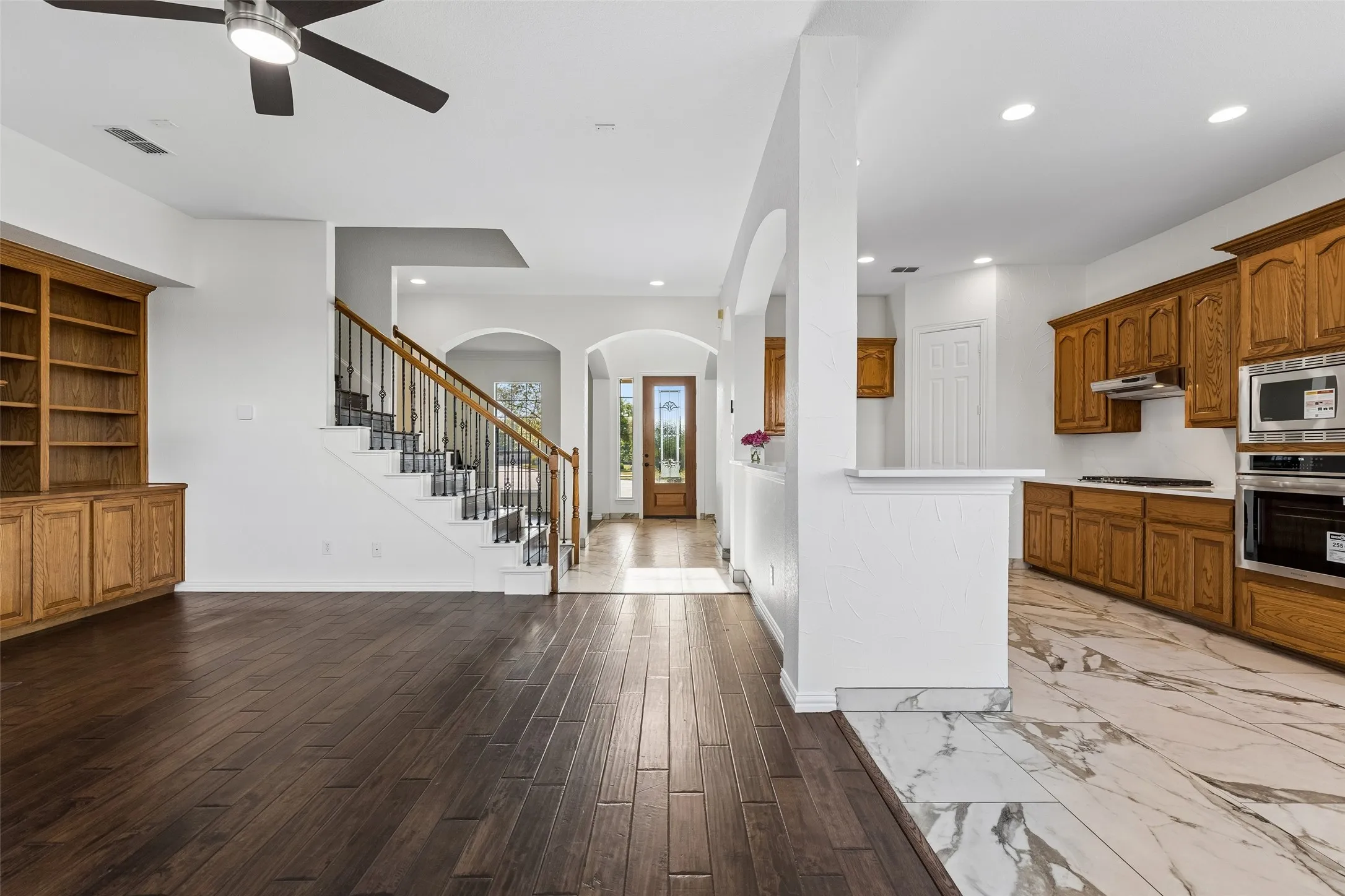Single Family Residence For Sale in Dallas County , 7101 Dutch Elm Court, Garland, Texas 75044, 5 Bedroom, 4 Bathroom, 2 Garage spaces, 3,643 Sqft, built in 2001, mls#21351832, Real Estate Agent in Garland, Homes For Sale in Dallas county, Homes For Sale in Garland, Realtor in Garland Texas, Real Estate Brokerage Independent Realty Texas, Luminita Cordes Realtor