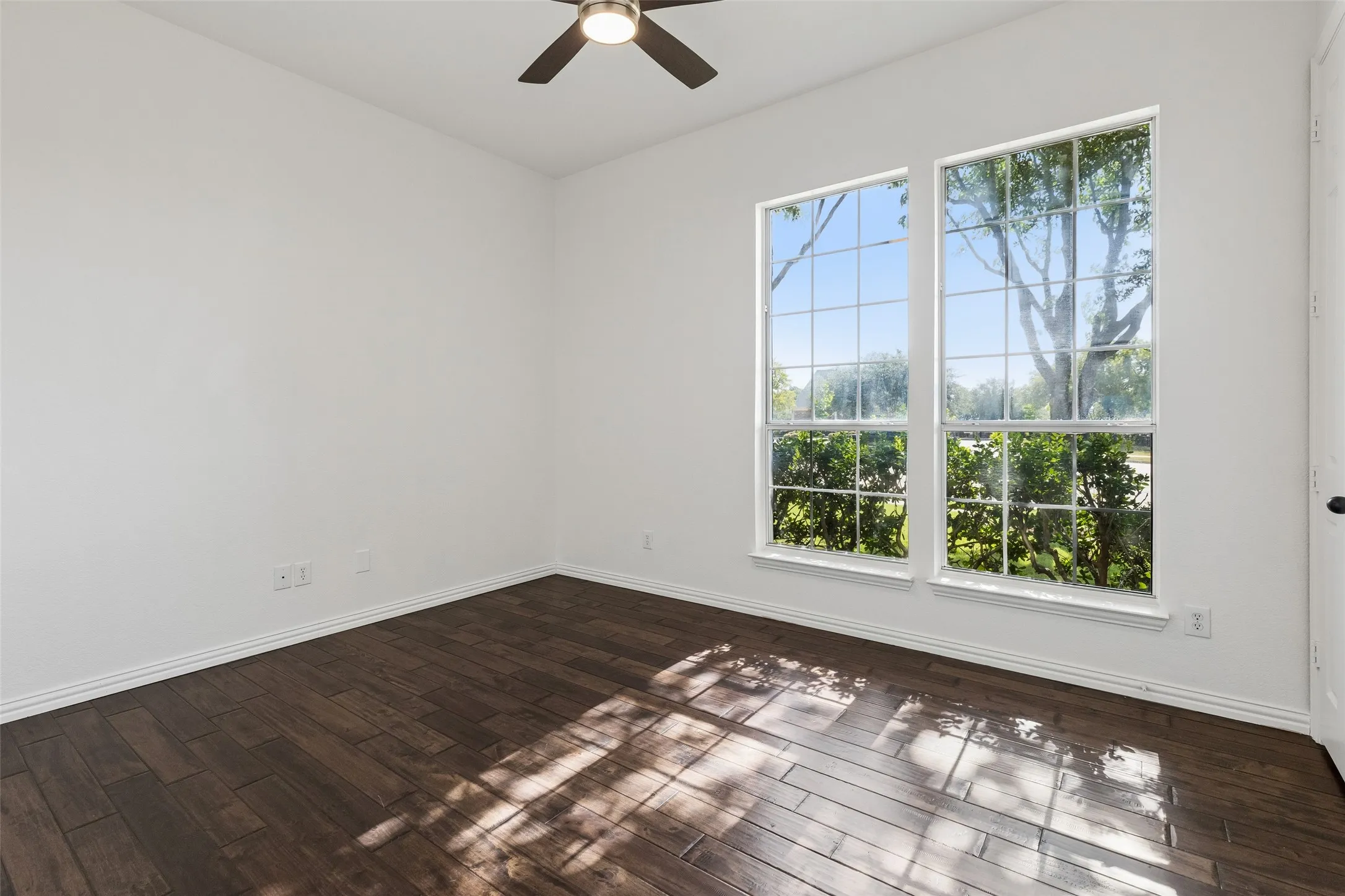 Single Family Residence For Sale in Dallas County , 7101 Dutch Elm Court, Garland, Texas 75044, 5 Bedroom, 4 Bathroom, 2 Garage spaces, 3,643 Sqft, built in 2001, mls#21351832, Real Estate Agent in Garland, Homes For Sale in Dallas county, Homes For Sale in Garland, Realtor in Garland Texas, Real Estate Brokerage Independent Realty Texas, Luminita Cordes Realtor