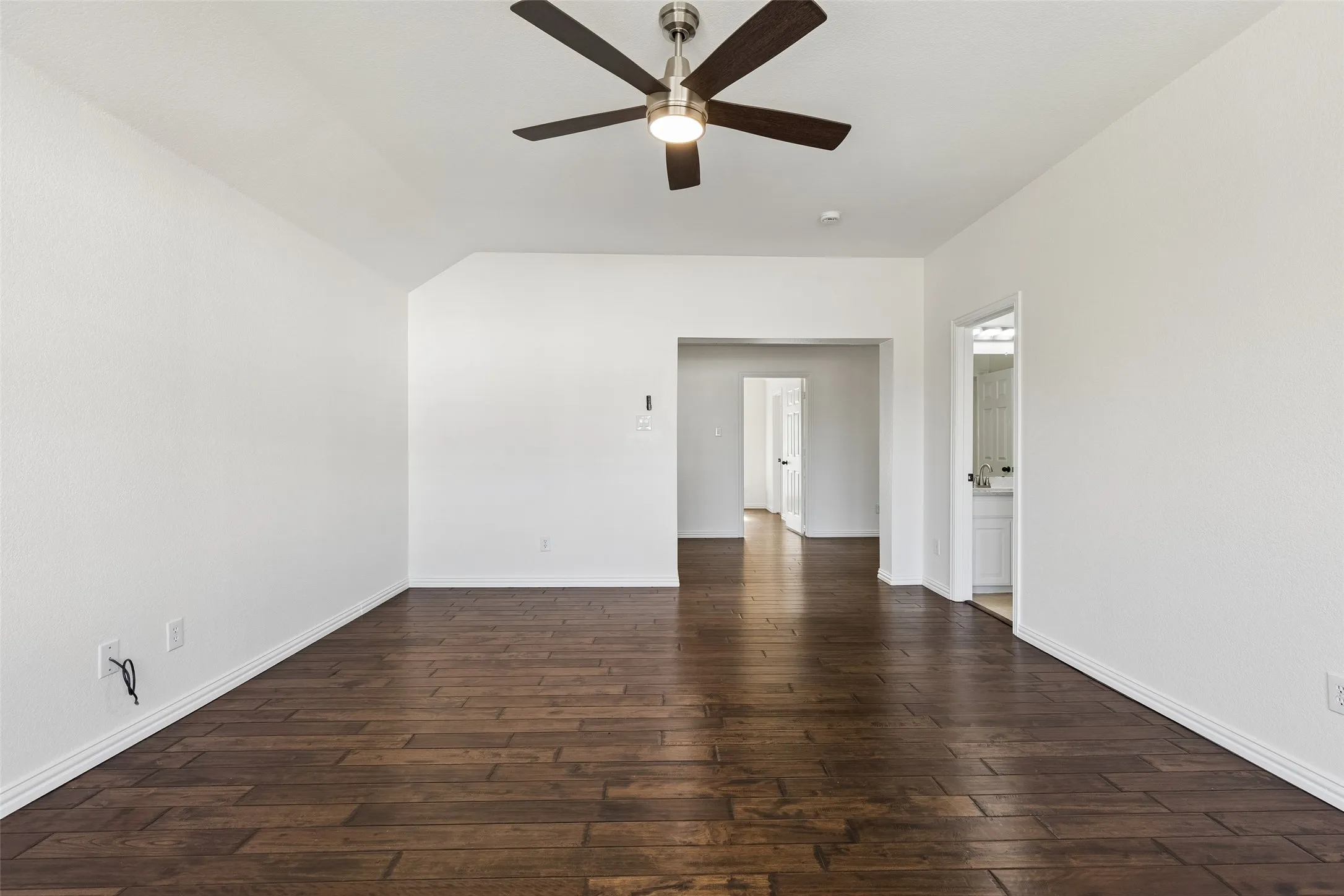 Single Family Residence For Sale in Dallas County , 7101 Dutch Elm Court, Garland, Texas 75044, 5 Bedroom, 4 Bathroom, 2 Garage spaces, 3,643 Sqft, built in 2001, mls#21351832, Real Estate Agent in Garland, Homes For Sale in Dallas county, Homes For Sale in Garland, Realtor in Garland Texas, Real Estate Brokerage Independent Realty Texas, Luminita Cordes Realtor