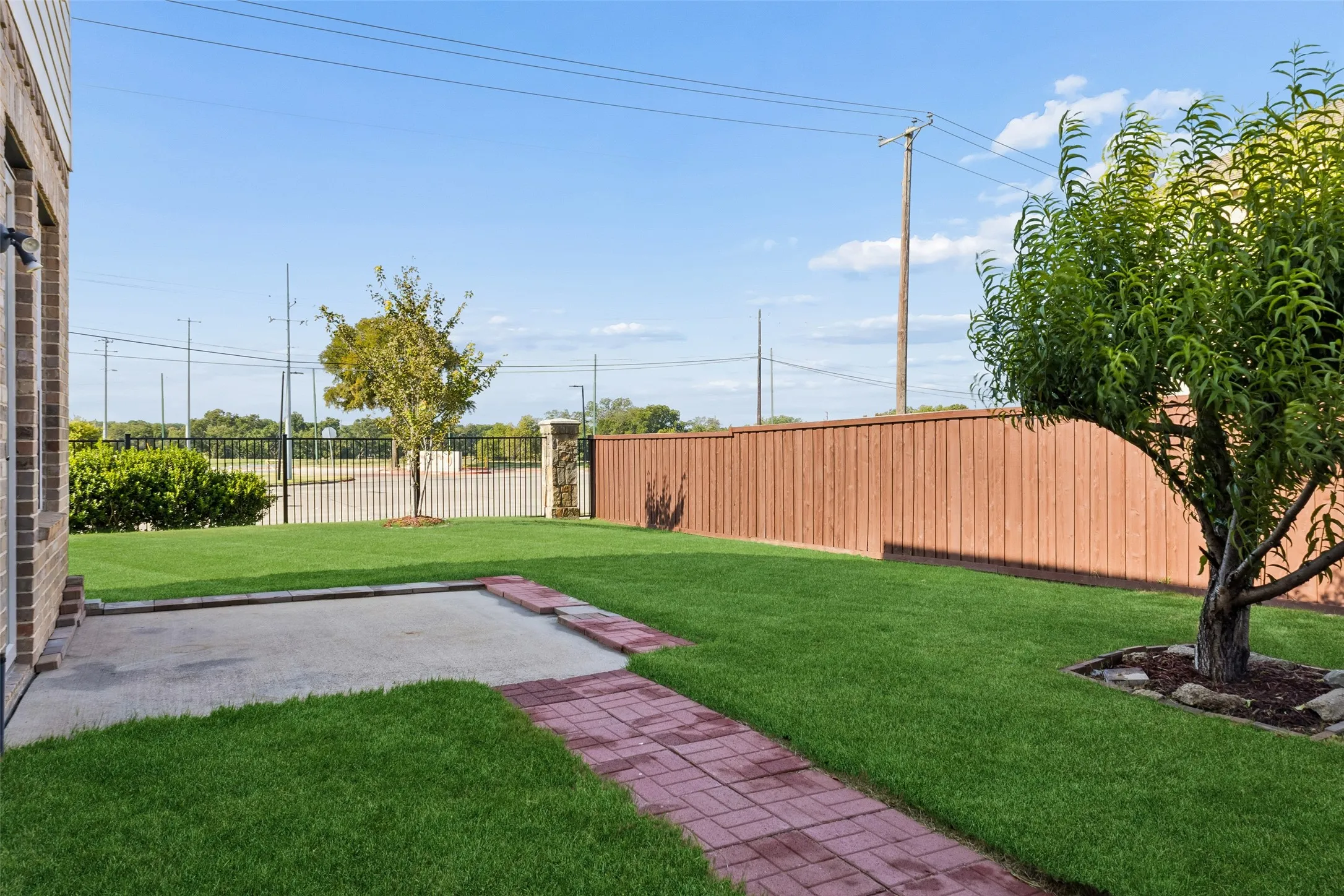 Single Family Residence For Sale in Dallas County , 7101 Dutch Elm Court, Garland, Texas 75044, 5 Bedroom, 4 Bathroom, 2 Garage spaces, 3,643 Sqft, built in 2001, mls#21351832, Real Estate Agent in Garland, Homes For Sale in Dallas county, Homes For Sale in Garland, Realtor in Garland Texas, Real Estate Brokerage Independent Realty Texas, Luminita Cordes Realtor