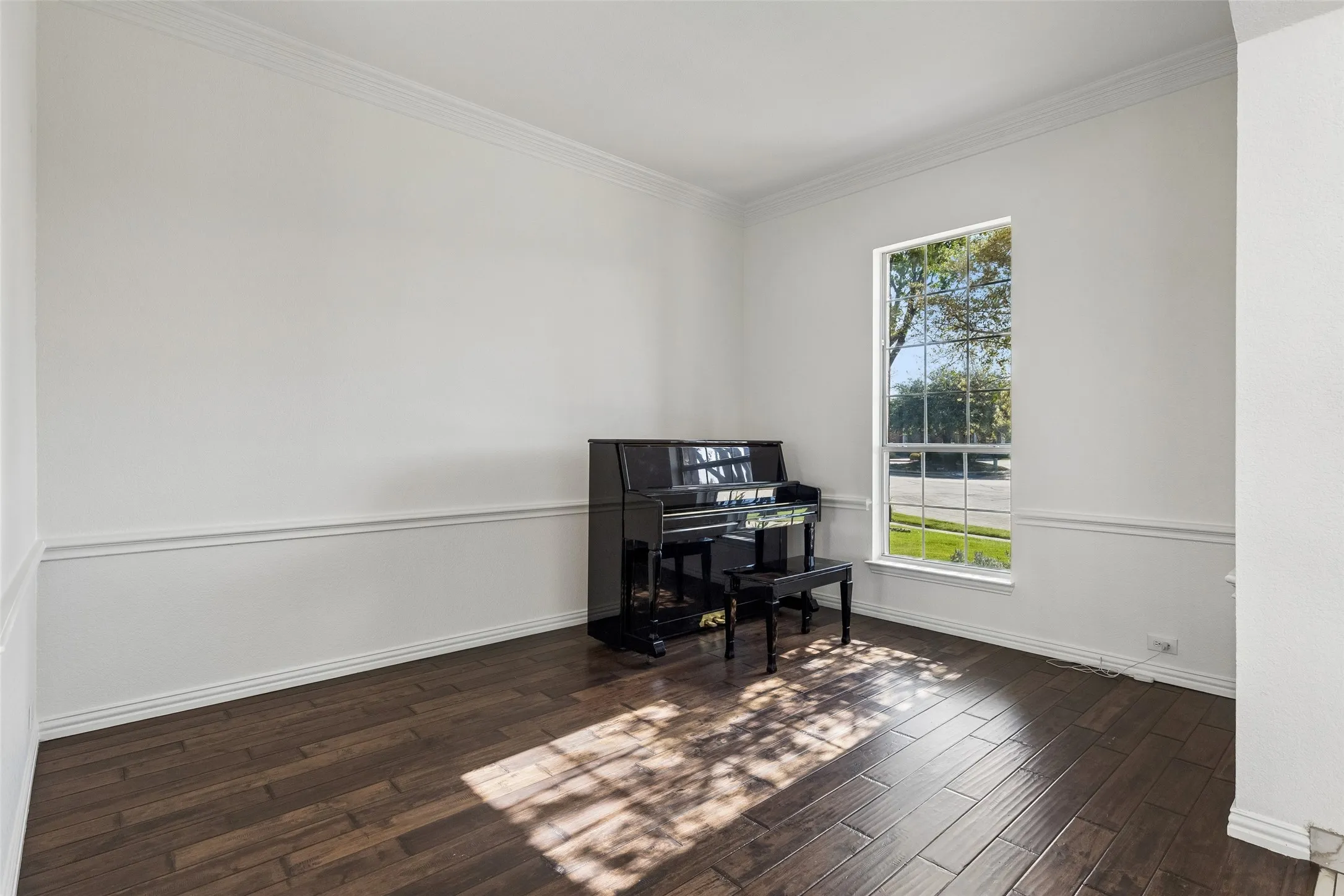 Single Family Residence For Sale in Dallas County , 7101 Dutch Elm Court, Garland, Texas 75044, 5 Bedroom, 4 Bathroom, 2 Garage spaces, 3,643 Sqft, built in 2001, mls#21351832, Real Estate Agent in Garland, Homes For Sale in Dallas county, Homes For Sale in Garland, Realtor in Garland Texas, Real Estate Brokerage Independent Realty Texas, Luminita Cordes Realtor