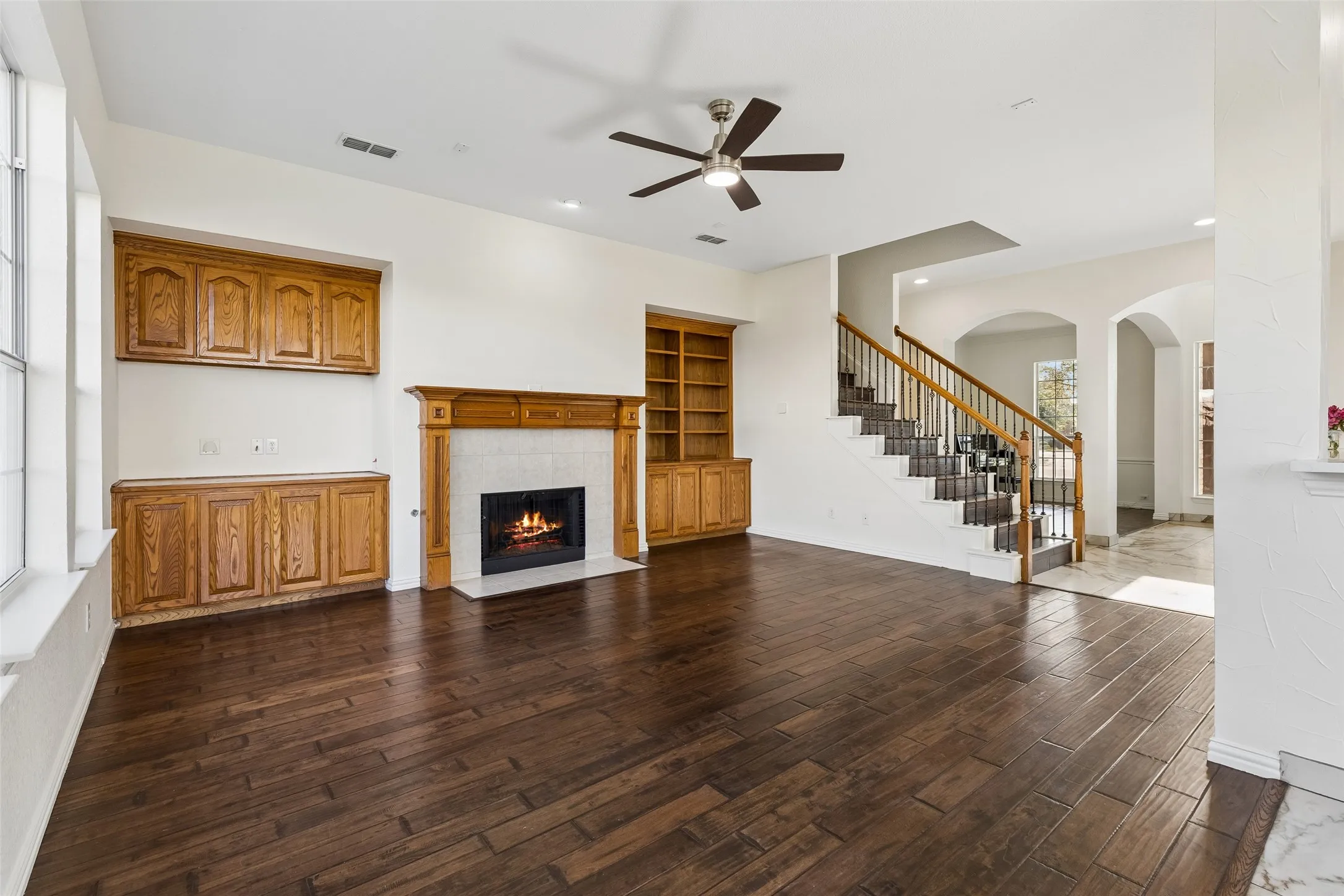 Single Family Residence For Sale in Dallas County , 7101 Dutch Elm Court, Garland, Texas 75044, 5 Bedroom, 4 Bathroom, 2 Garage spaces, 3,643 Sqft, built in 2001, mls#21351832, Real Estate Agent in Garland, Homes For Sale in Dallas county, Homes For Sale in Garland, Realtor in Garland Texas, Real Estate Brokerage Independent Realty Texas, Luminita Cordes Realtor