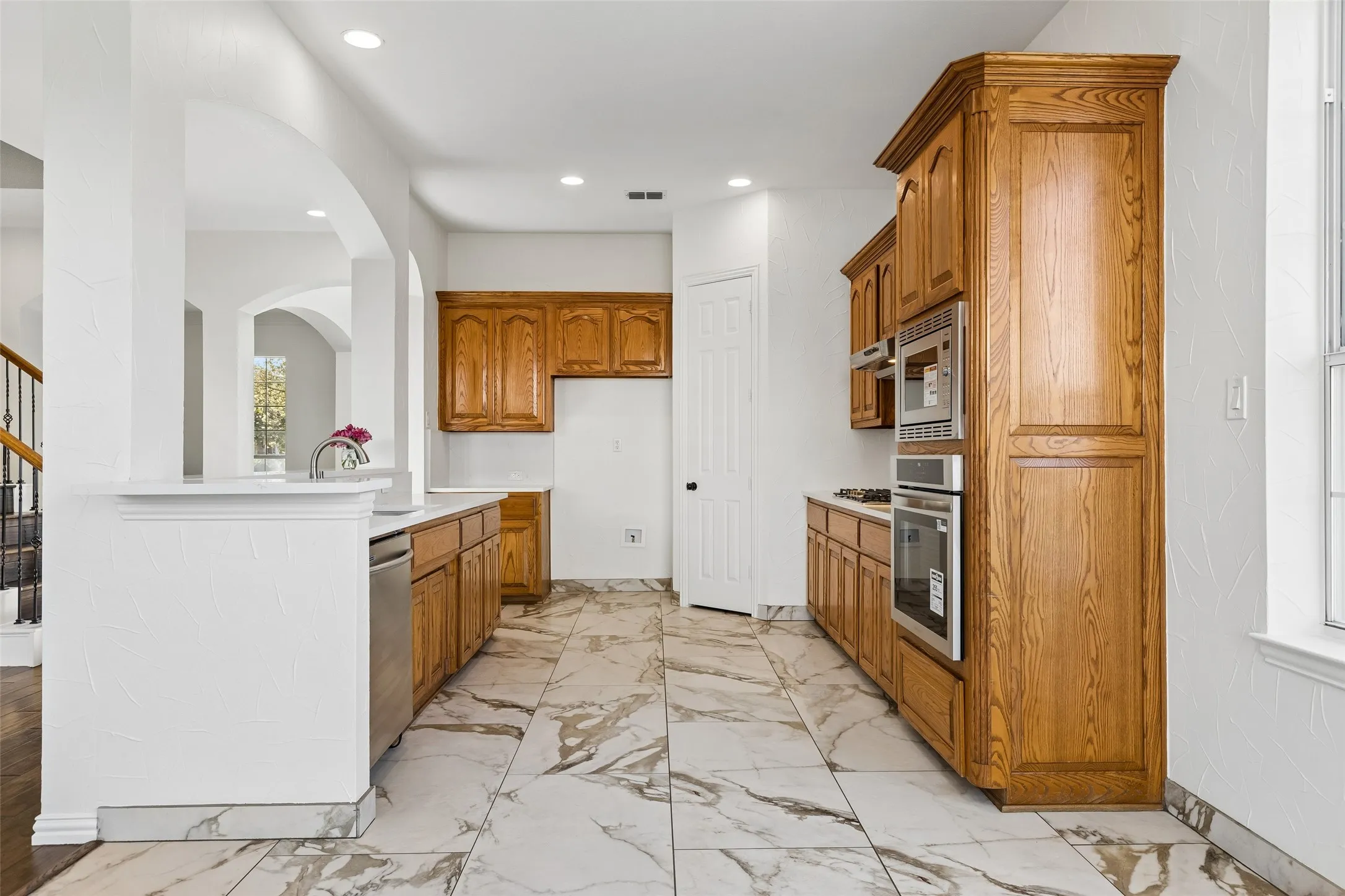 Single Family Residence For Sale in Dallas County , 7101 Dutch Elm Court, Garland, Texas 75044, 5 Bedroom, 4 Bathroom, 2 Garage spaces, 3,643 Sqft, built in 2001, mls#21351832, Real Estate Agent in Garland, Homes For Sale in Dallas county, Homes For Sale in Garland, Realtor in Garland Texas, Real Estate Brokerage Independent Realty Texas, Luminita Cordes Realtor