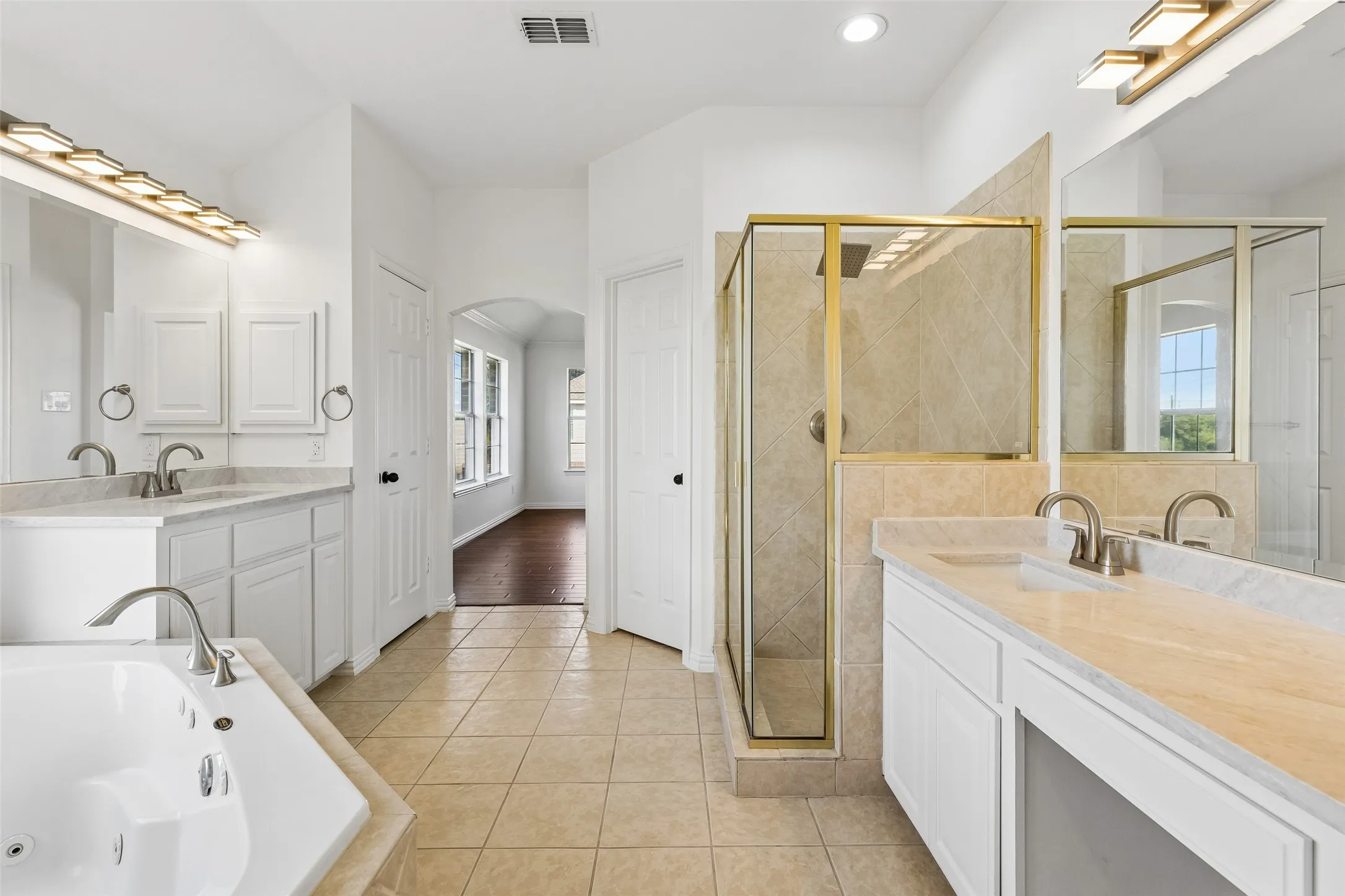Single Family Residence For Sale in Dallas County , 7101 Dutch Elm Court, Garland, Texas 75044, 5 Bedroom, 4 Bathroom, 2 Garage spaces, 3,643 Sqft, built in 2001, mls#21351832, Real Estate Agent in Garland, Homes For Sale in Dallas county, Homes For Sale in Garland, Realtor in Garland Texas, Real Estate Brokerage Independent Realty Texas, Luminita Cordes Realtor