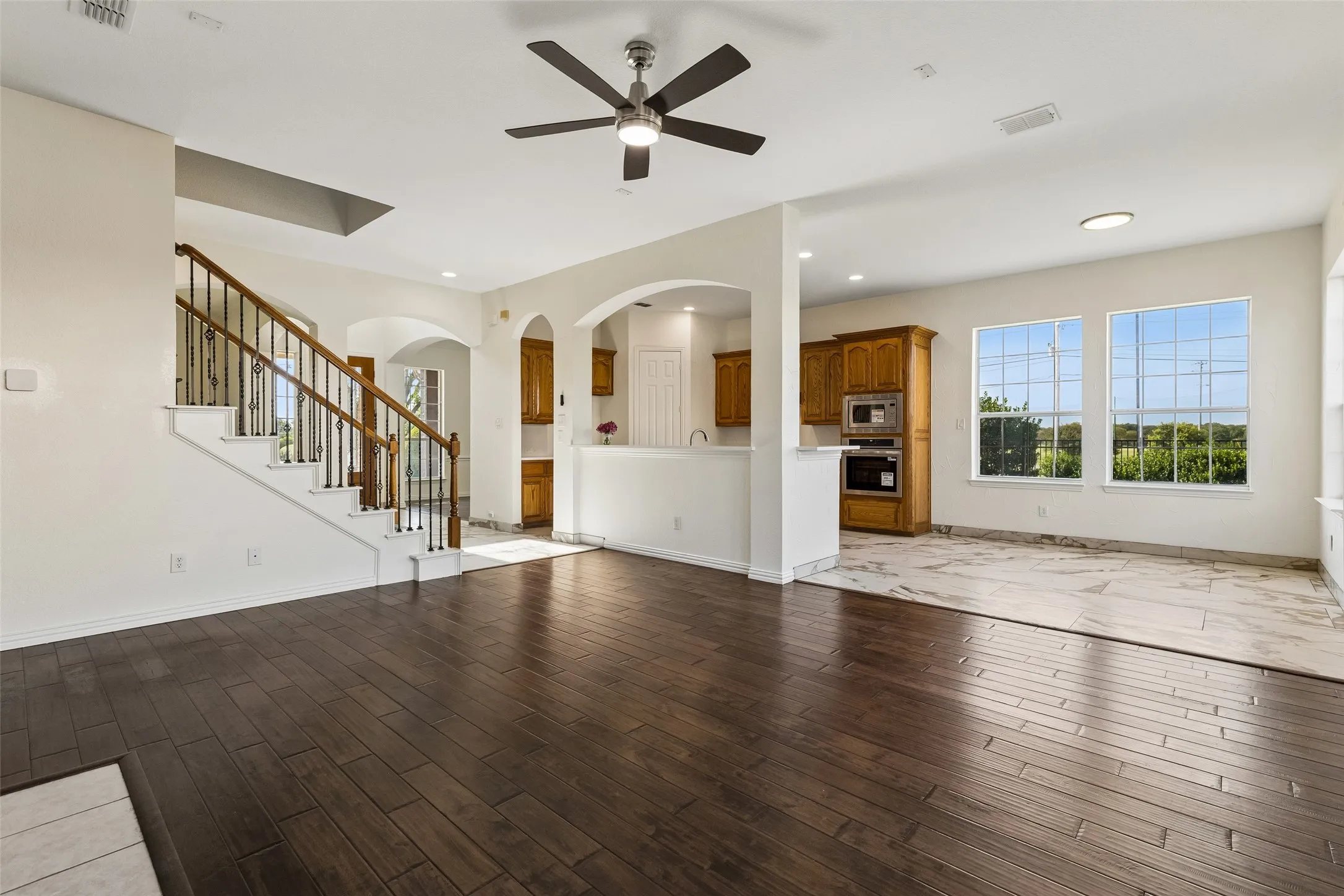 Single Family Residence For Sale in Dallas County , 7101 Dutch Elm Court, Garland, Texas 75044, 5 Bedroom, 4 Bathroom, 2 Garage spaces, 3,643 Sqft, built in 2001, mls#21351832, Real Estate Agent in Garland, Homes For Sale in Dallas county, Homes For Sale in Garland, Realtor in Garland Texas, Real Estate Brokerage Independent Realty Texas, Luminita Cordes Realtor