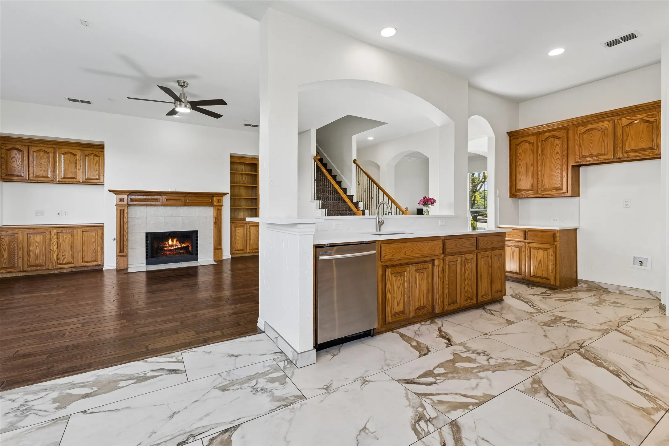 Single Family Residence For Sale in Dallas County , 7101 Dutch Elm Court, Garland, Texas 75044, 5 Bedroom, 4 Bathroom, 2 Garage spaces, 3,643 Sqft, built in 2001, mls#21351832, Real Estate Agent in Garland, Homes For Sale in Dallas county, Homes For Sale in Garland, Realtor in Garland Texas, Real Estate Brokerage Independent Realty Texas, Luminita Cordes Realtor