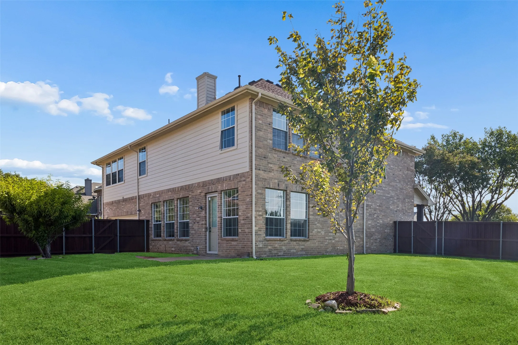 Single Family Residence For Sale in Dallas County , 7101 Dutch Elm Court, Garland, Texas 75044, 5 Bedroom, 4 Bathroom, 2 Garage spaces, 3,643 Sqft, built in 2001, mls#21351832, Real Estate Agent in Garland, Homes For Sale in Dallas county, Homes For Sale in Garland, Realtor in Garland Texas, Real Estate Brokerage Independent Realty Texas, Luminita Cordes Realtor