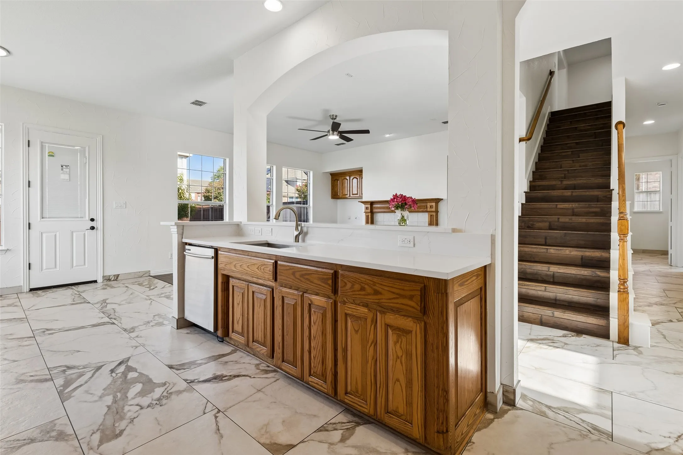 Single Family Residence For Sale in Dallas County , 7101 Dutch Elm Court, Garland, Texas 75044, 5 Bedroom, 4 Bathroom, 2 Garage spaces, 3,643 Sqft, built in 2001, mls#21351832, Real Estate Agent in Garland, Homes For Sale in Dallas county, Homes For Sale in Garland, Realtor in Garland Texas, Real Estate Brokerage Independent Realty Texas, Luminita Cordes Realtor
