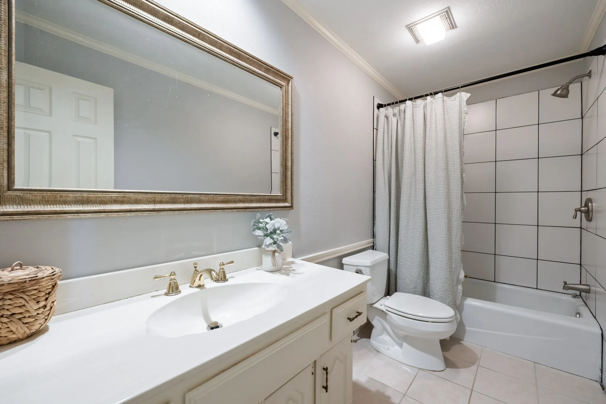 Single Family Residence For Sale in Rockwall County , 609 Christan Court, Rockwall, Texas 75087, 4 Bedroom, 3 Bathroom, 2 Garage spaces, 2,627 Sqft, built in 1987, mls#21352819, Real Estate Agent in Rockwall, Homes For Sale in Rockwall county, Homes For Sale in Rockwall, Realtor in Rockwall Texas, Real Estate Brokerage Independent Realty Texas, Luminita Cordes Realtor