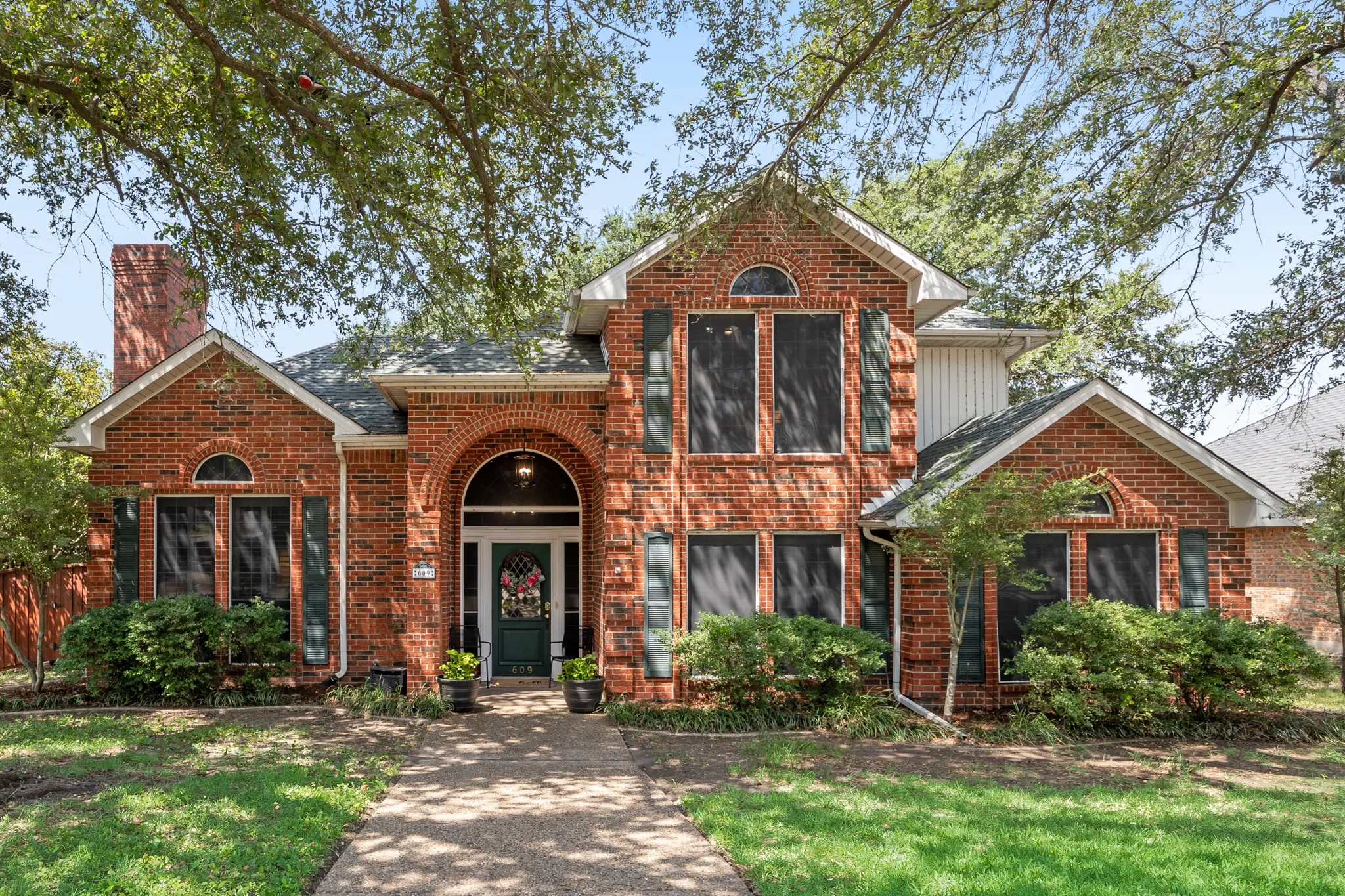 Single Family Residence For Sale in Rockwall County , 609 Christan Court, Rockwall, Texas 75087, 4 Bedroom, 3 Bathroom, 2 Garage spaces, 2,627 Sqft, built in 1987, mls#21352819, Real Estate Agent in Rockwall, Homes For Sale in Rockwall county, Homes For Sale in Rockwall, Realtor in Rockwall Texas, Real Estate Brokerage Independent Realty Texas, Luminita Cordes Realtor