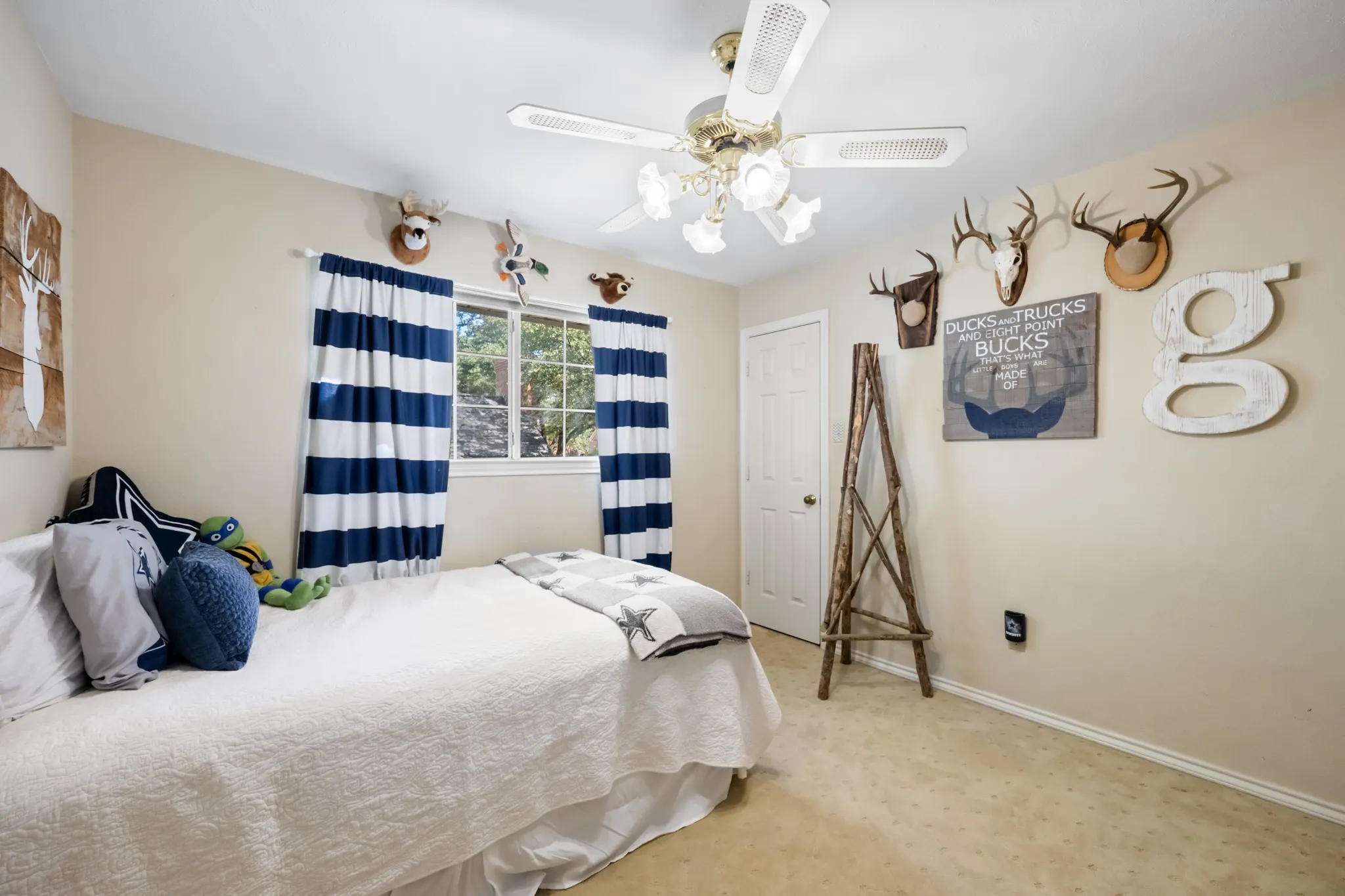 Single Family Residence For Sale in Rockwall County , 609 Christan Court, Rockwall, Texas 75087, 4 Bedroom, 3 Bathroom, 2 Garage spaces, 2,627 Sqft, built in 1987, mls#21352819, Real Estate Agent in Rockwall, Homes For Sale in Rockwall county, Homes For Sale in Rockwall, Realtor in Rockwall Texas, Real Estate Brokerage Independent Realty Texas, Luminita Cordes Realtor