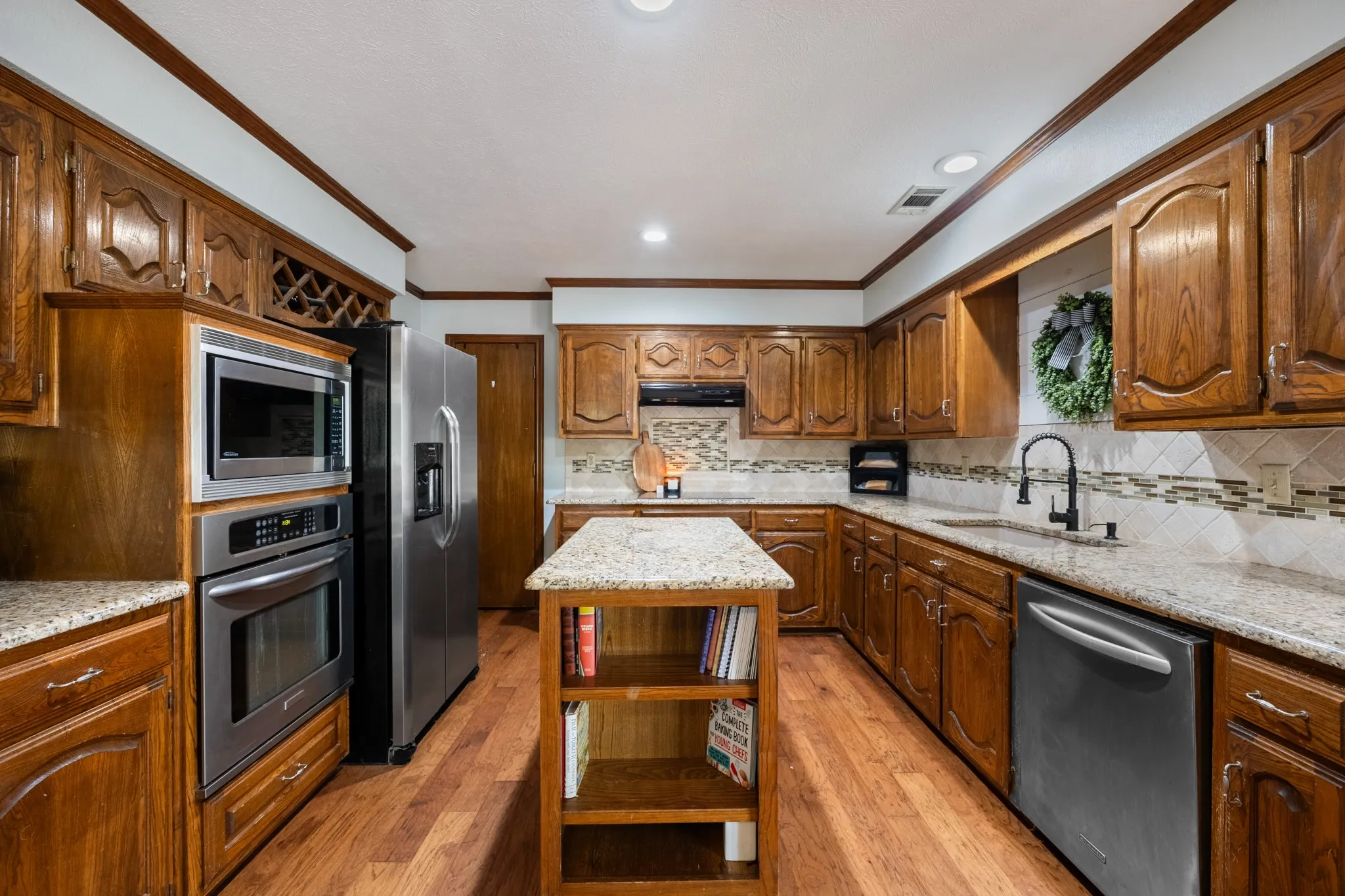 Single Family Residence For Sale in Rockwall County , 609 Christan Court, Rockwall, Texas 75087, 4 Bedroom, 3 Bathroom, 2 Garage spaces, 2,627 Sqft, built in 1987, mls#21352819, Real Estate Agent in Rockwall, Homes For Sale in Rockwall county, Homes For Sale in Rockwall, Realtor in Rockwall Texas, Real Estate Brokerage Independent Realty Texas, Luminita Cordes Realtor