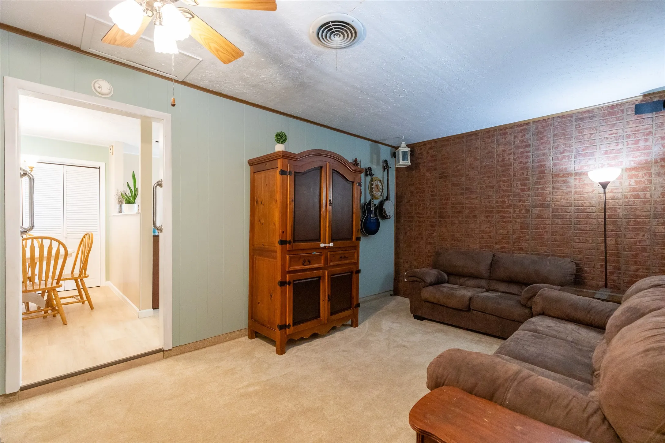 Single Family Residence For Sale in Taylor County , 2934 S 28th Street, Abilene, Texas 79605, 3 Bedroom, 2 Bathroom, 2 Garage spaces, 1,882 Sqft, built in 1959, mls#21352713, Real Estate Agent in Abilene, Homes For Sale in Taylor county, Homes For Sale in Abilene, Realtor in Abilene Texas, Real Estate Brokerage Independent Realty Texas, Luminita Cordes Realtor