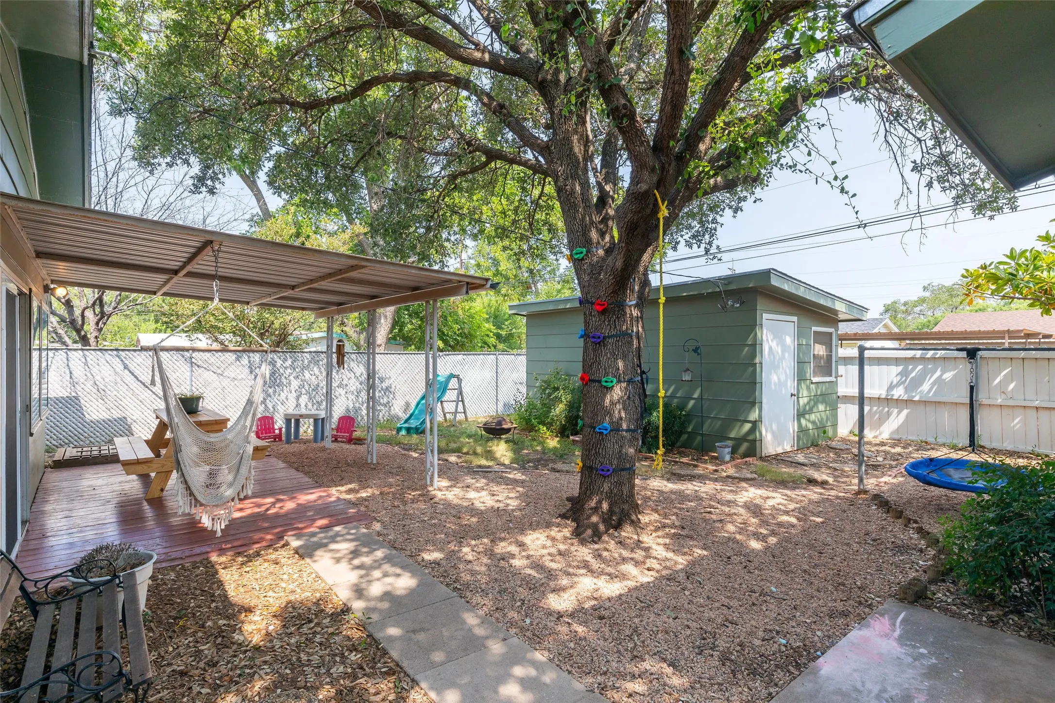 Single Family Residence For Sale in Taylor County , 2934 S 28th Street, Abilene, Texas 79605, 3 Bedroom, 2 Bathroom, 2 Garage spaces, 1,882 Sqft, built in 1959, mls#21352713, Real Estate Agent in Abilene, Homes For Sale in Taylor county, Homes For Sale in Abilene, Realtor in Abilene Texas, Real Estate Brokerage Independent Realty Texas, Luminita Cordes Realtor