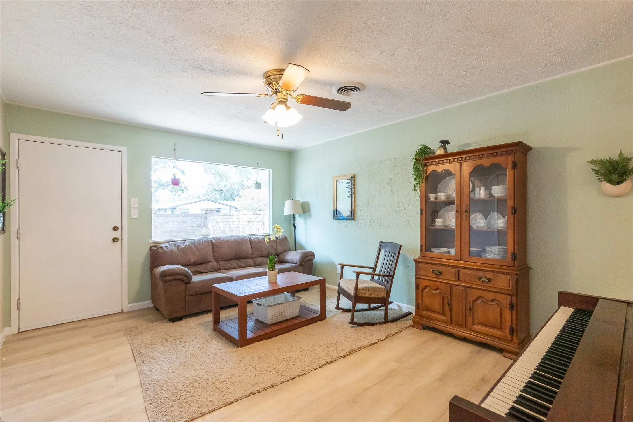 Single Family Residence For Sale in Taylor County , 2934 S 28th Street, Abilene, Texas 79605, 3 Bedroom, 2 Bathroom, 2 Garage spaces, 1,882 Sqft, built in 1959, mls#21352713, Real Estate Agent in Abilene, Homes For Sale in Taylor county, Homes For Sale in Abilene, Realtor in Abilene Texas, Real Estate Brokerage Independent Realty Texas, Luminita Cordes Realtor