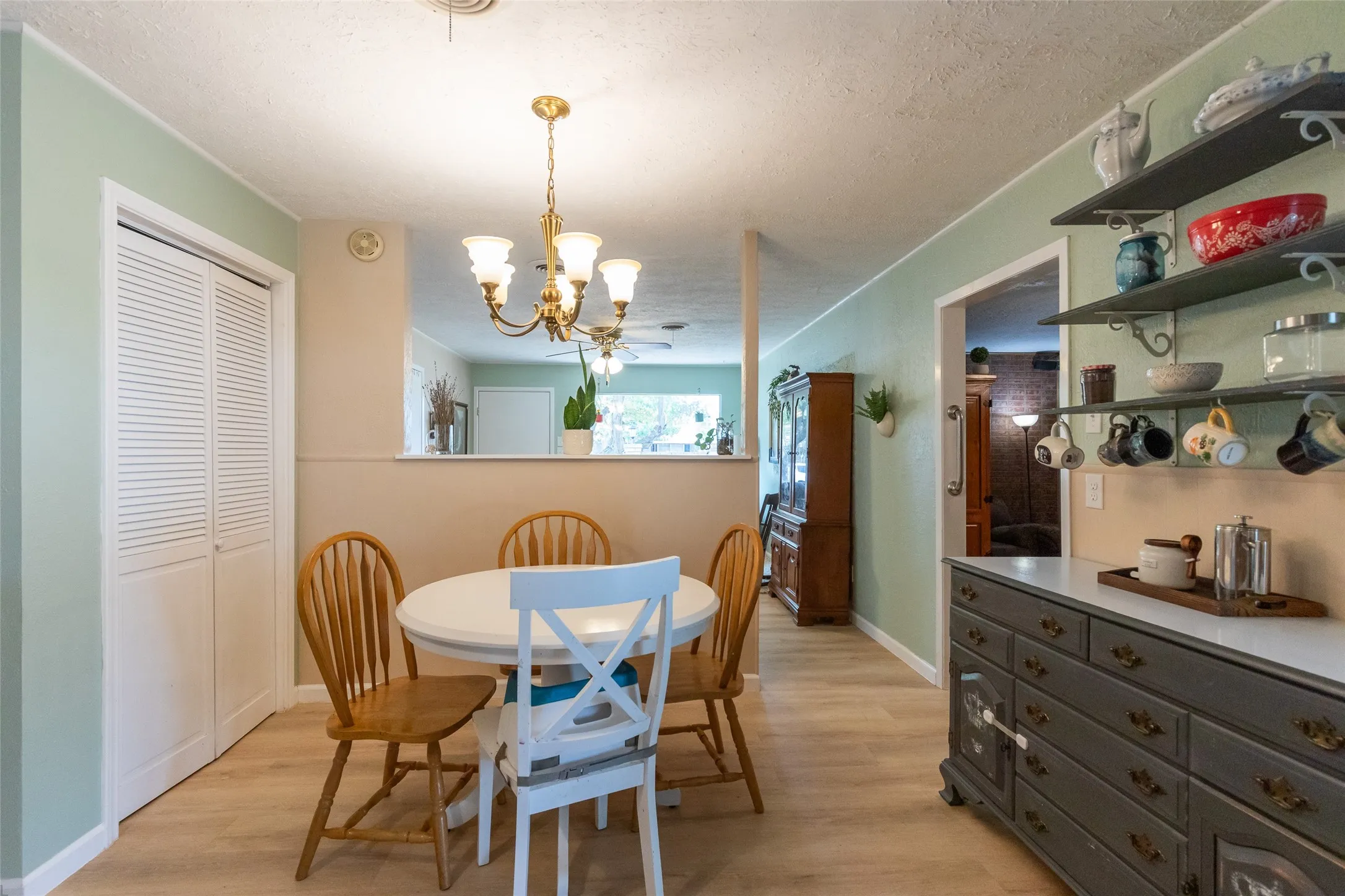 Single Family Residence For Sale in Taylor County , 2934 S 28th Street, Abilene, Texas 79605, 3 Bedroom, 2 Bathroom, 2 Garage spaces, 1,882 Sqft, built in 1959, mls#21352713, Real Estate Agent in Abilene, Homes For Sale in Taylor county, Homes For Sale in Abilene, Realtor in Abilene Texas, Real Estate Brokerage Independent Realty Texas, Luminita Cordes Realtor