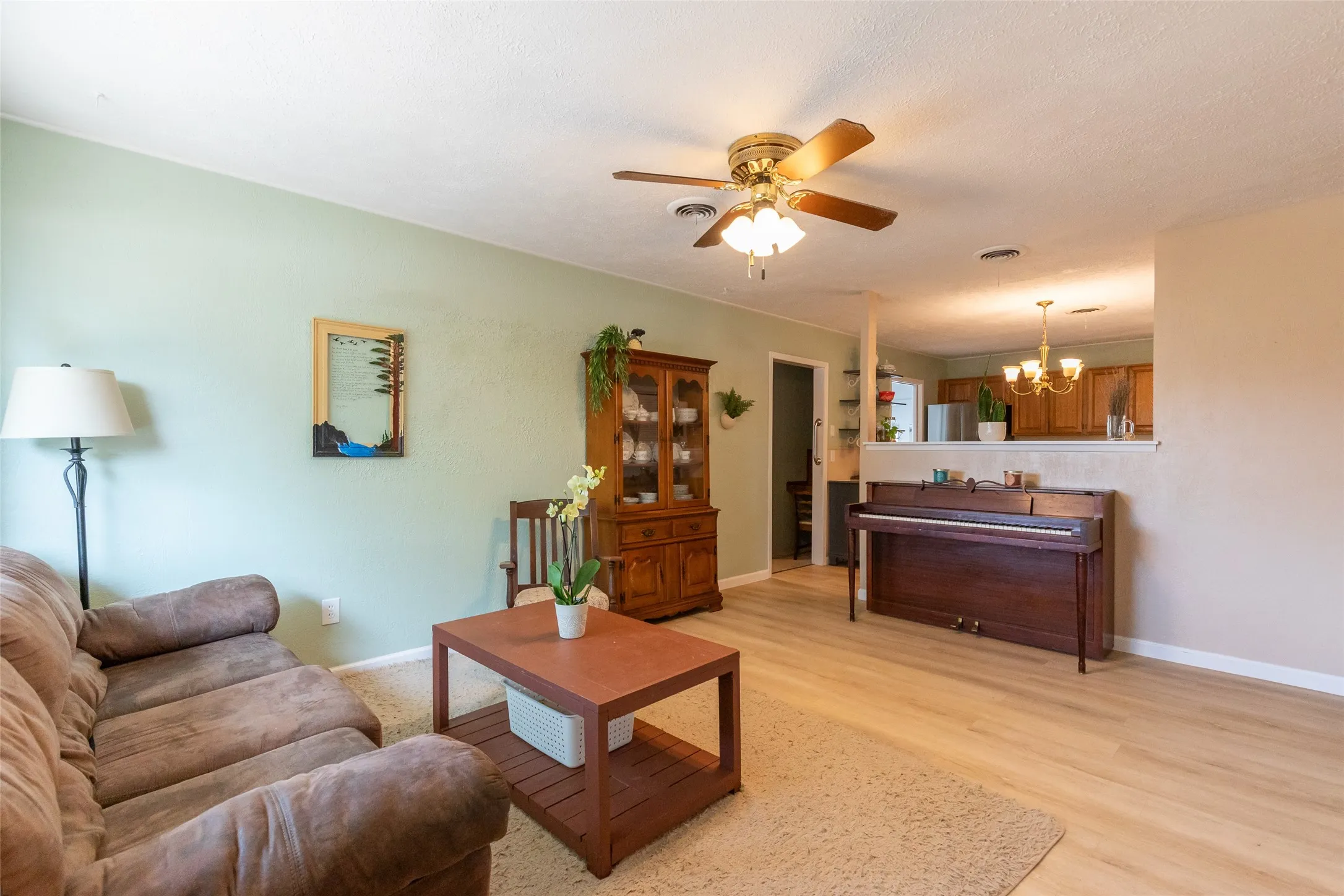 Single Family Residence For Sale in Taylor County , 2934 S 28th Street, Abilene, Texas 79605, 3 Bedroom, 2 Bathroom, 2 Garage spaces, 1,882 Sqft, built in 1959, mls#21352713, Real Estate Agent in Abilene, Homes For Sale in Taylor county, Homes For Sale in Abilene, Realtor in Abilene Texas, Real Estate Brokerage Independent Realty Texas, Luminita Cordes Realtor