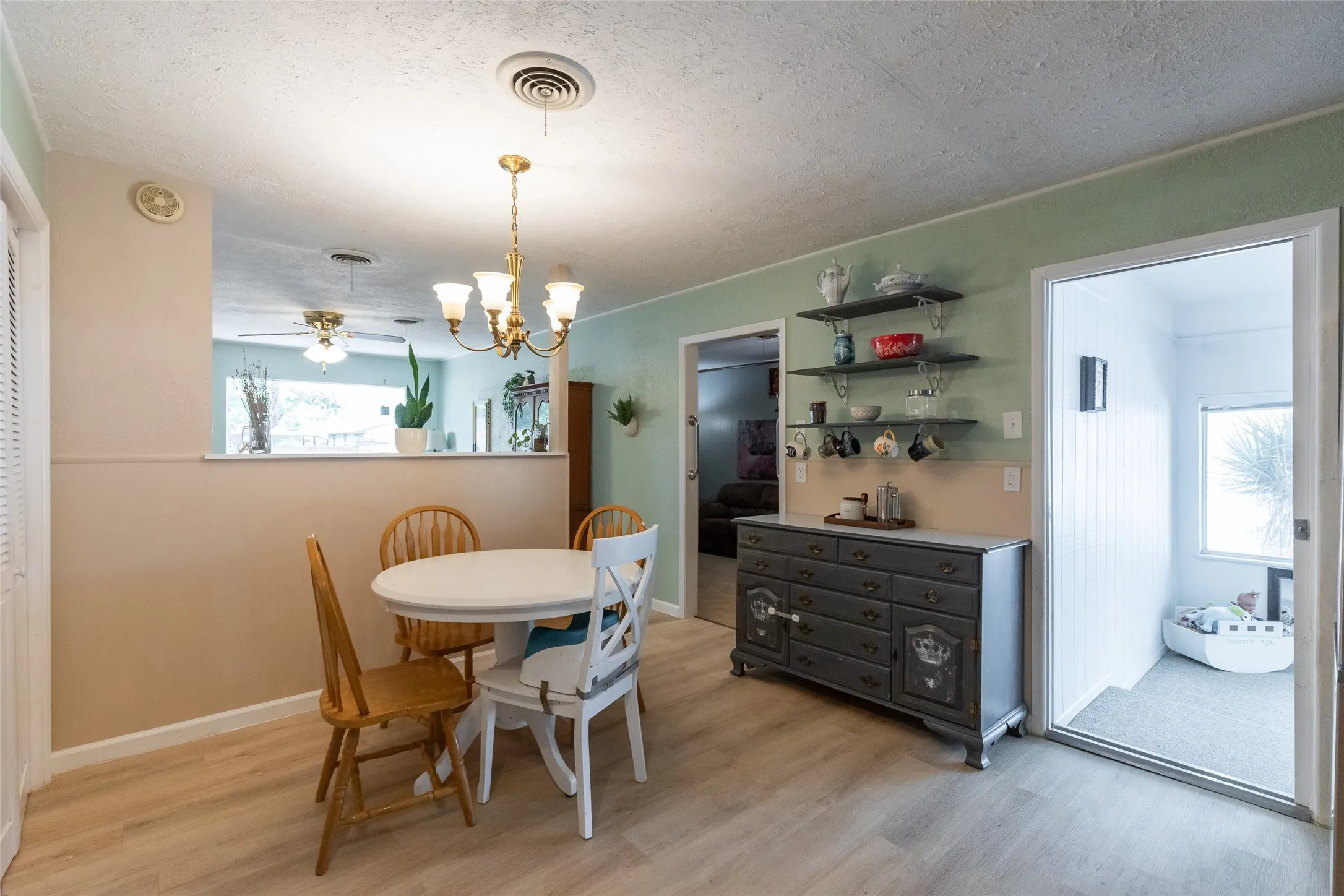 Single Family Residence For Sale in Taylor County , 2934 S 28th Street, Abilene, Texas 79605, 3 Bedroom, 2 Bathroom, 2 Garage spaces, 1,882 Sqft, built in 1959, mls#21352713, Real Estate Agent in Abilene, Homes For Sale in Taylor county, Homes For Sale in Abilene, Realtor in Abilene Texas, Real Estate Brokerage Independent Realty Texas, Luminita Cordes Realtor
