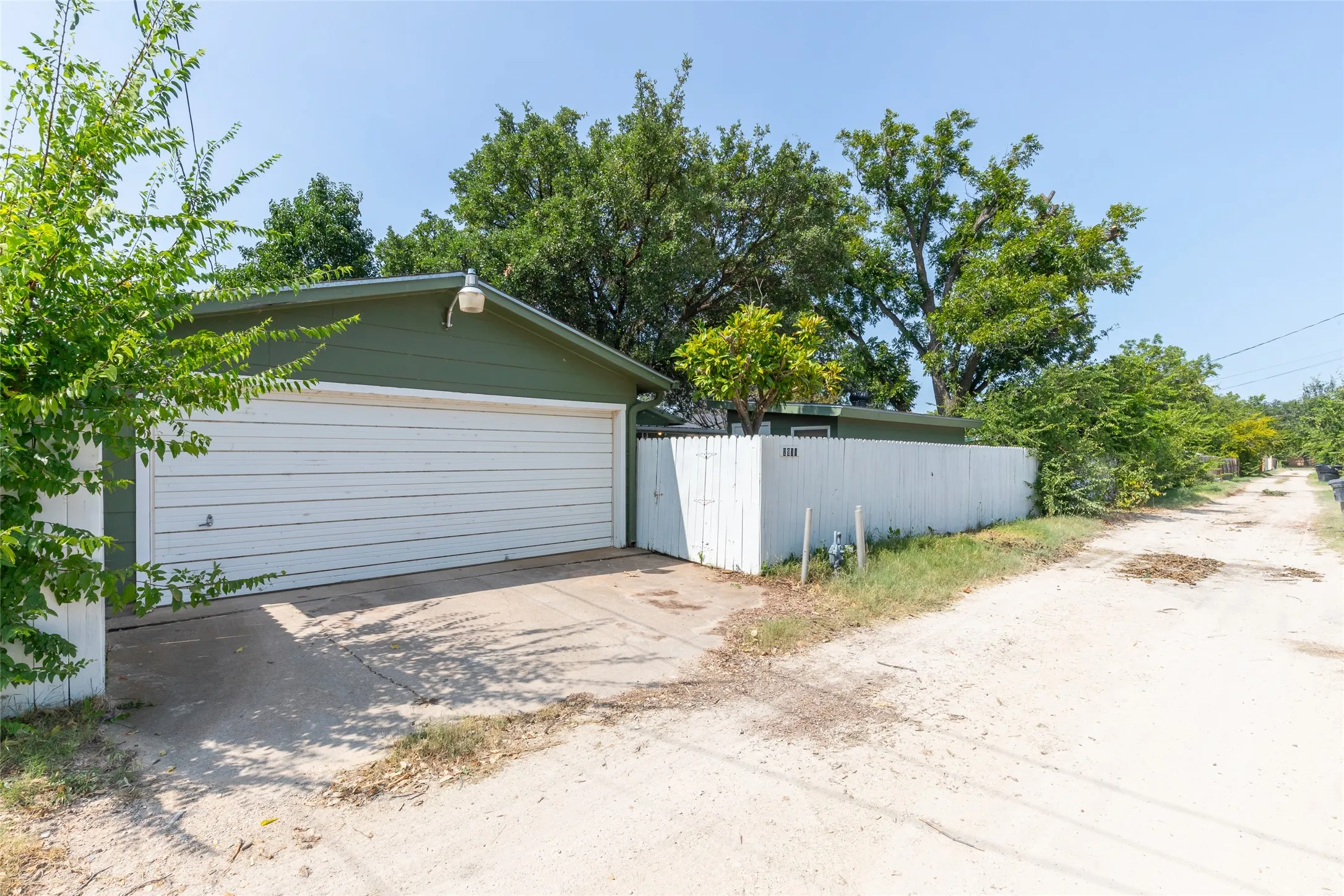 Single Family Residence For Sale in Taylor County , 2934 S 28th Street, Abilene, Texas 79605, 3 Bedroom, 2 Bathroom, 2 Garage spaces, 1,882 Sqft, built in 1959, mls#21352713, Real Estate Agent in Abilene, Homes For Sale in Taylor county, Homes For Sale in Abilene, Realtor in Abilene Texas, Real Estate Brokerage Independent Realty Texas, Luminita Cordes Realtor