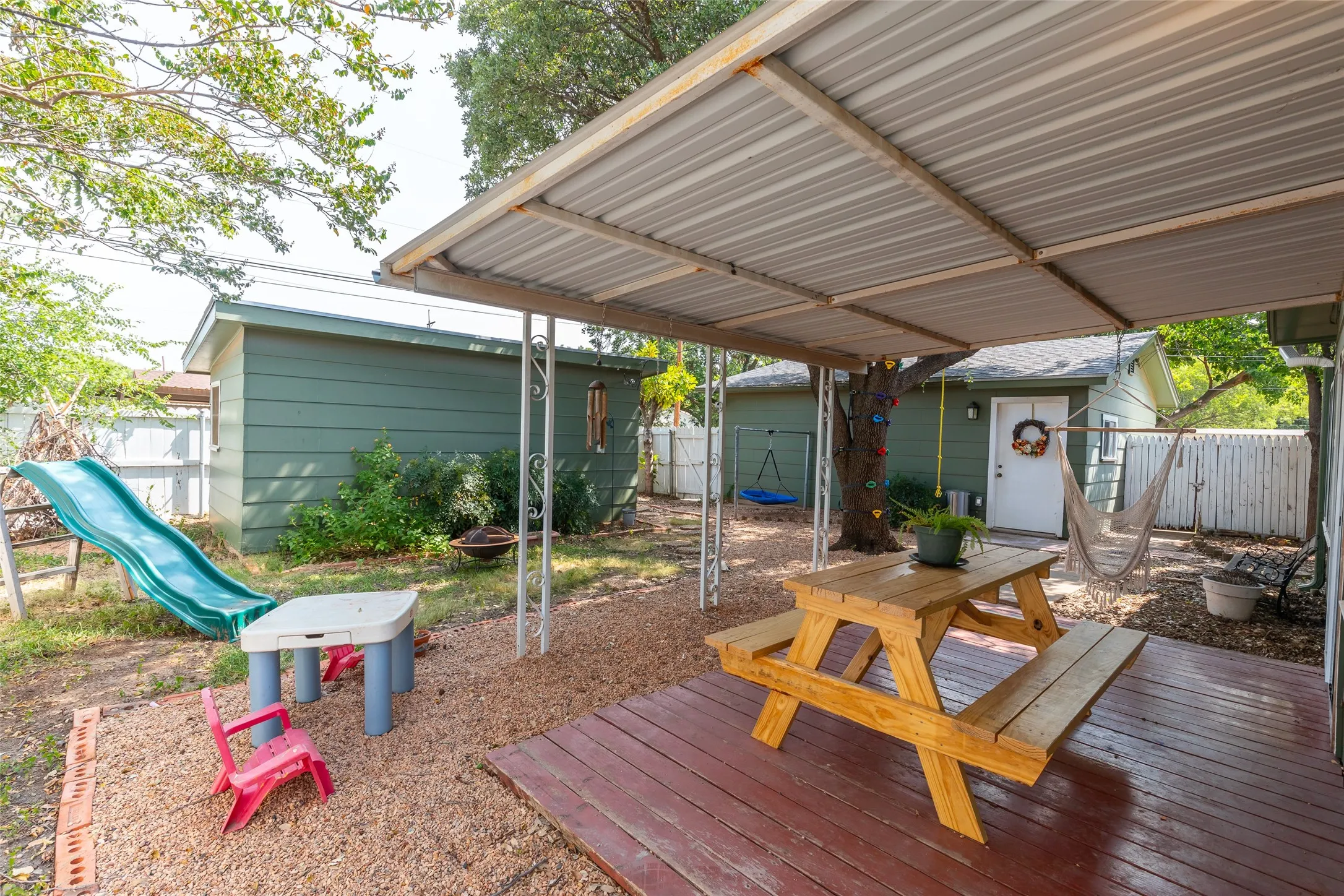 Single Family Residence For Sale in Taylor County , 2934 S 28th Street, Abilene, Texas 79605, 3 Bedroom, 2 Bathroom, 2 Garage spaces, 1,882 Sqft, built in 1959, mls#21352713, Real Estate Agent in Abilene, Homes For Sale in Taylor county, Homes For Sale in Abilene, Realtor in Abilene Texas, Real Estate Brokerage Independent Realty Texas, Luminita Cordes Realtor