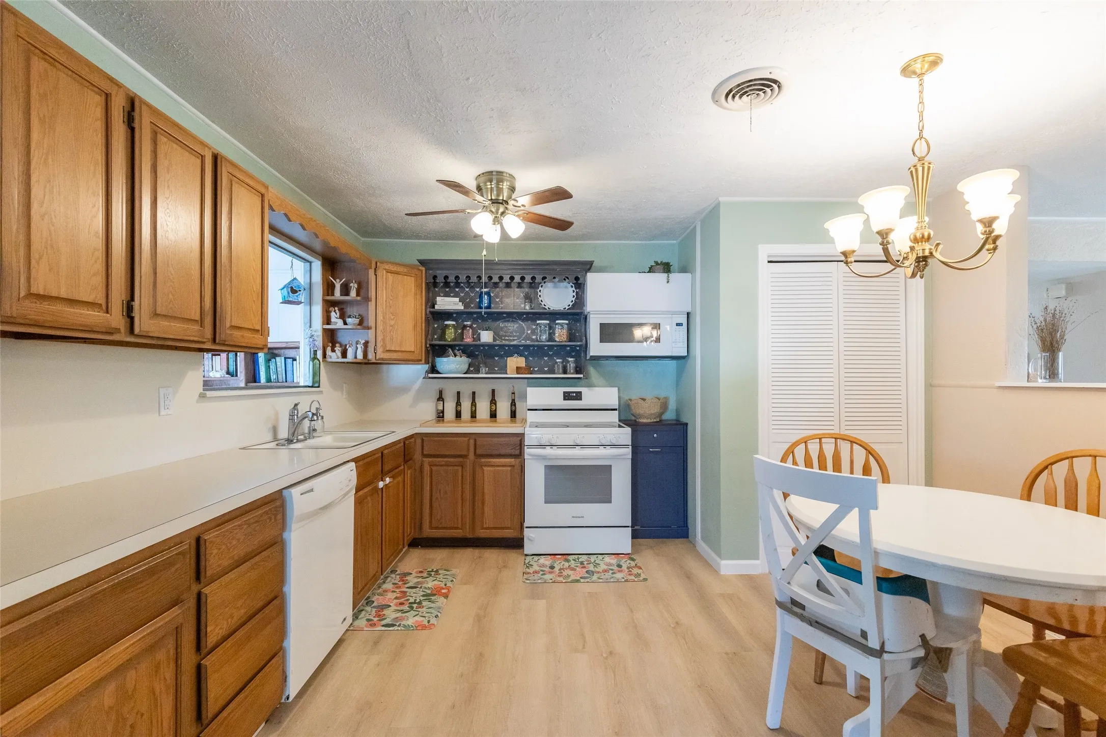 Single Family Residence For Sale in Taylor County , 2934 S 28th Street, Abilene, Texas 79605, 3 Bedroom, 2 Bathroom, 2 Garage spaces, 1,882 Sqft, built in 1959, mls#21352713, Real Estate Agent in Abilene, Homes For Sale in Taylor county, Homes For Sale in Abilene, Realtor in Abilene Texas, Real Estate Brokerage Independent Realty Texas, Luminita Cordes Realtor