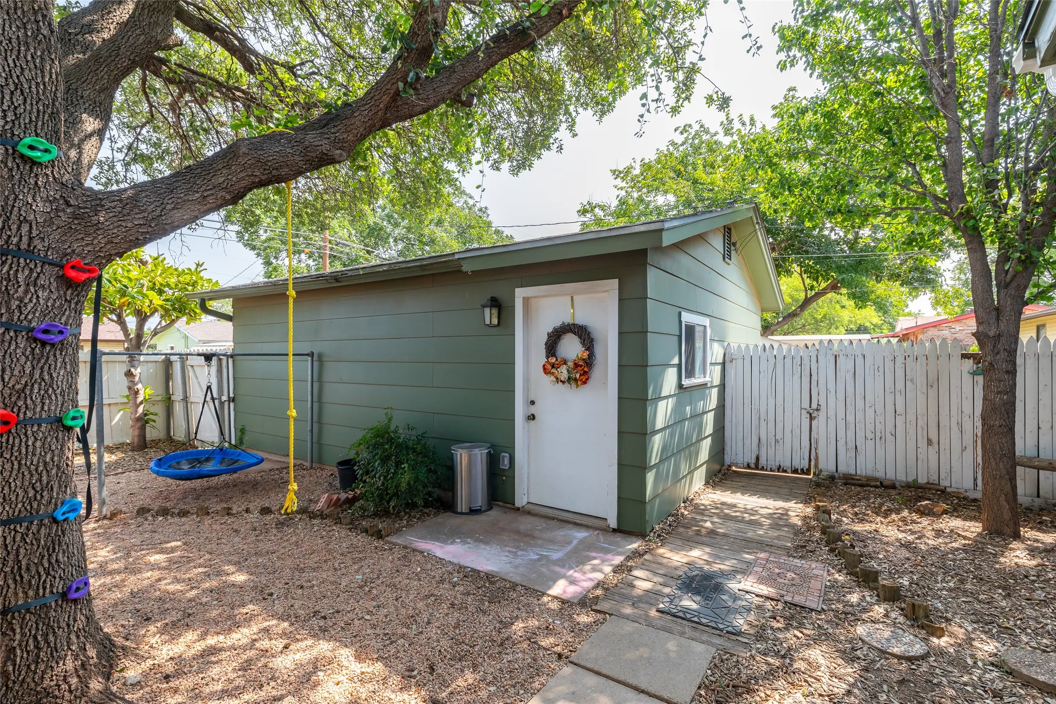 Single Family Residence For Sale in Taylor County , 2934 S 28th Street, Abilene, Texas 79605, 3 Bedroom, 2 Bathroom, 2 Garage spaces, 1,882 Sqft, built in 1959, mls#21352713, Real Estate Agent in Abilene, Homes For Sale in Taylor county, Homes For Sale in Abilene, Realtor in Abilene Texas, Real Estate Brokerage Independent Realty Texas, Luminita Cordes Realtor